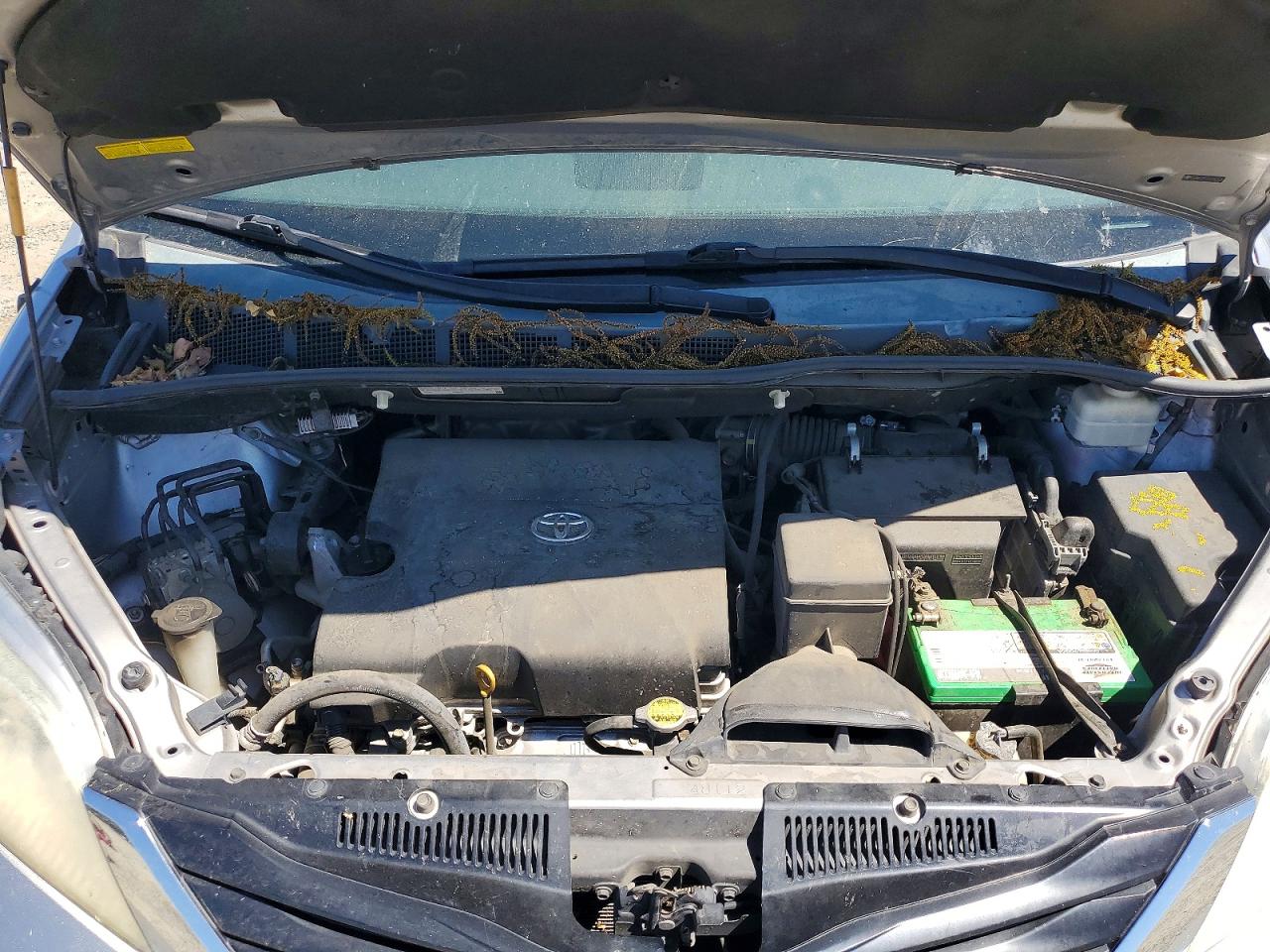 2012 Toyota Sienna Le Silver vin: 5TDKK3DC0CS245536