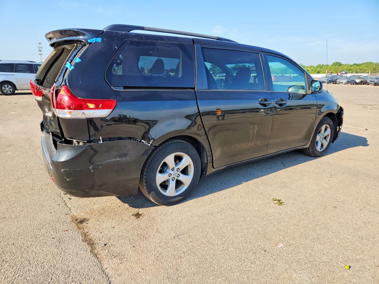 2012 Toyota Sienna Le Black vin: 5TDKK3DC0CS245665