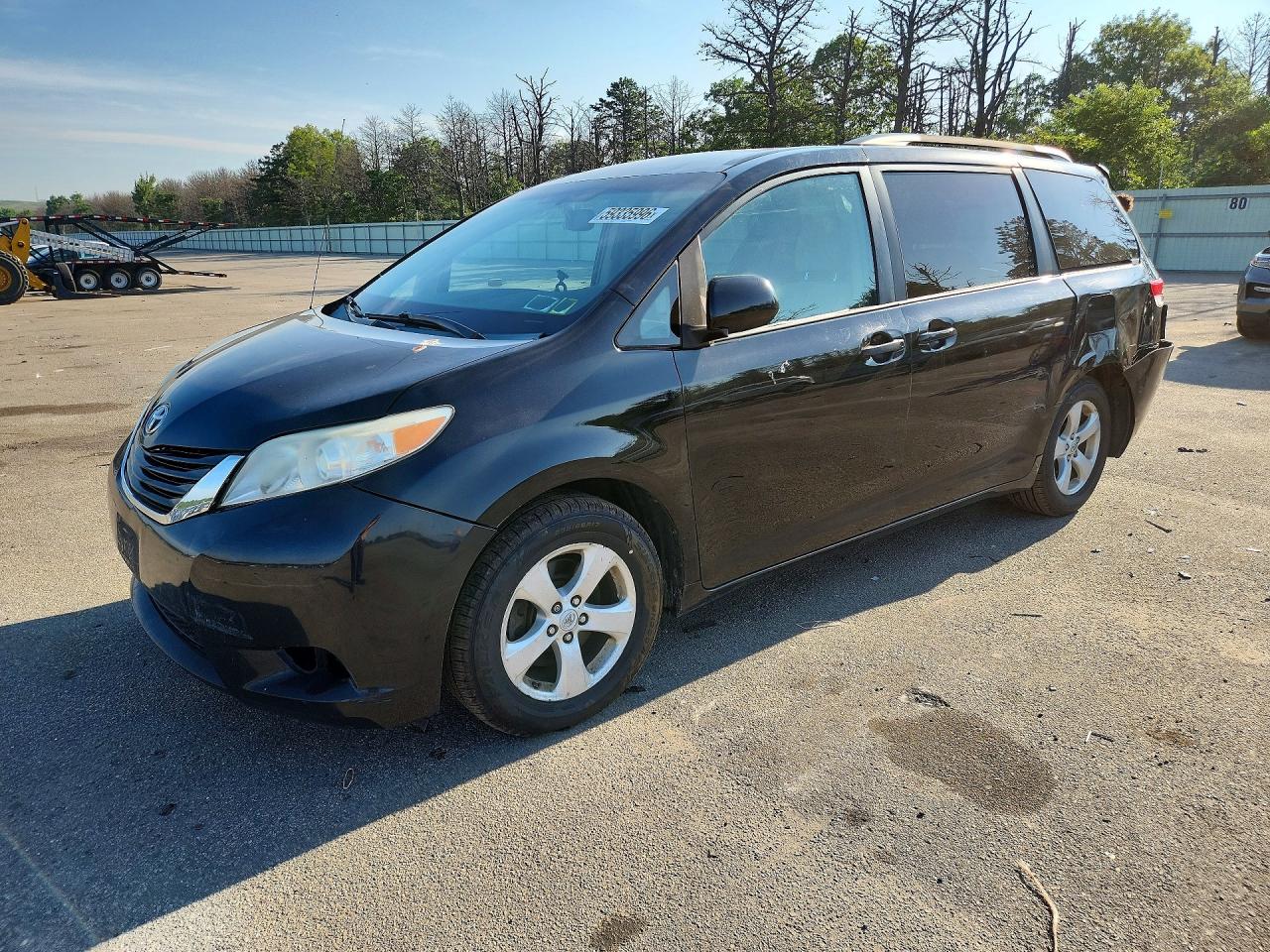 2012 Toyota Sienna Le Black vin: 5TDKK3DC0CS245665