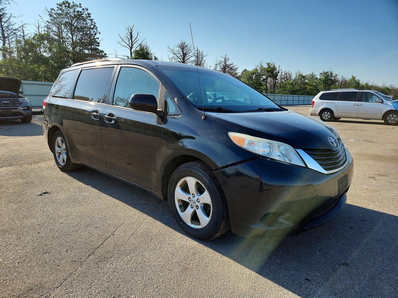 2012 Toyota Sienna Le Black vin: 5TDKK3DC0CS245665