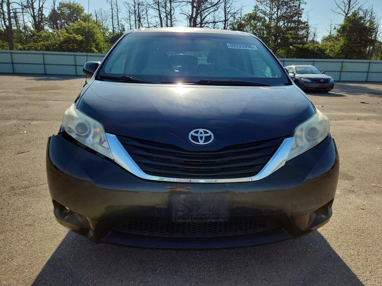 2012 Toyota Sienna Le Black vin: 5TDKK3DC0CS245665