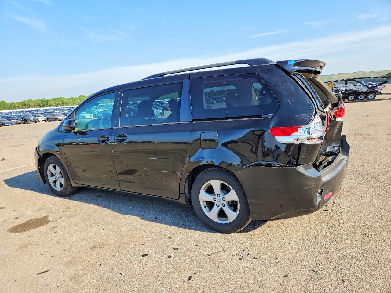 2012 Toyota Sienna Le Black vin: 5TDKK3DC0CS245665