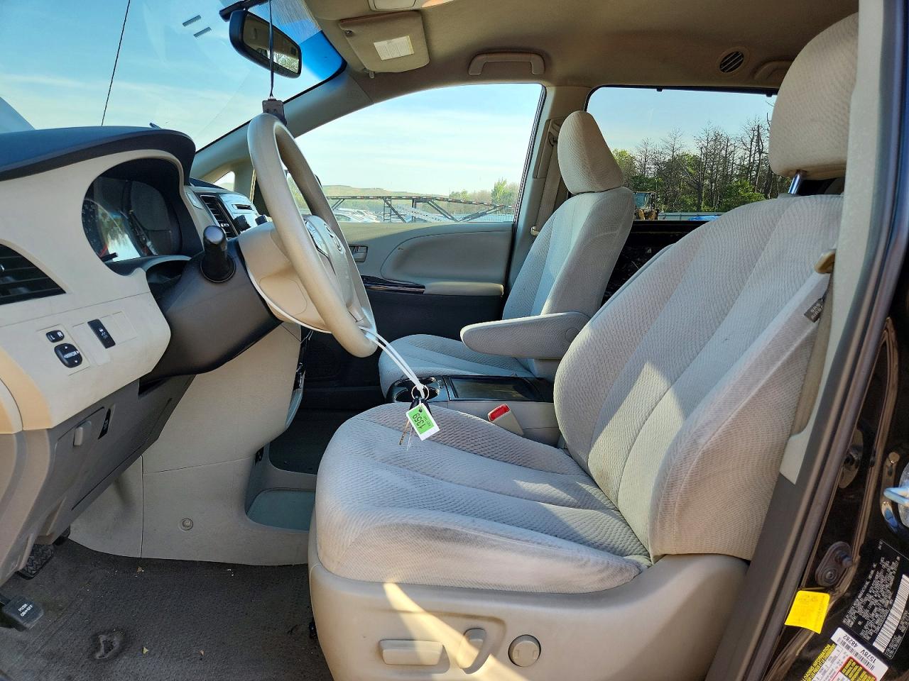 2012 Toyota Sienna Le Black vin: 5TDKK3DC0CS245665
