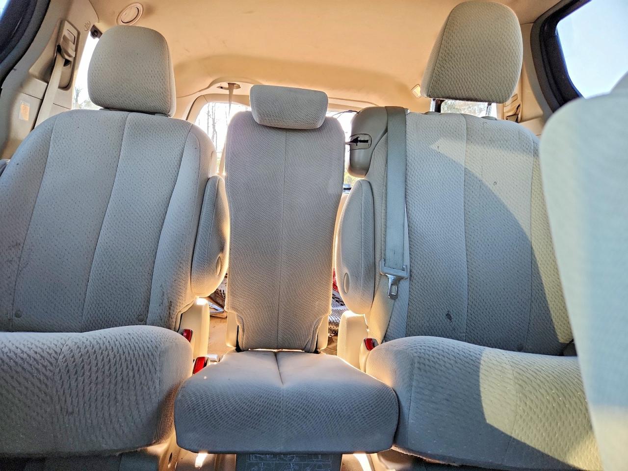 2012 Toyota Sienna Le Black vin: 5TDKK3DC0CS245665