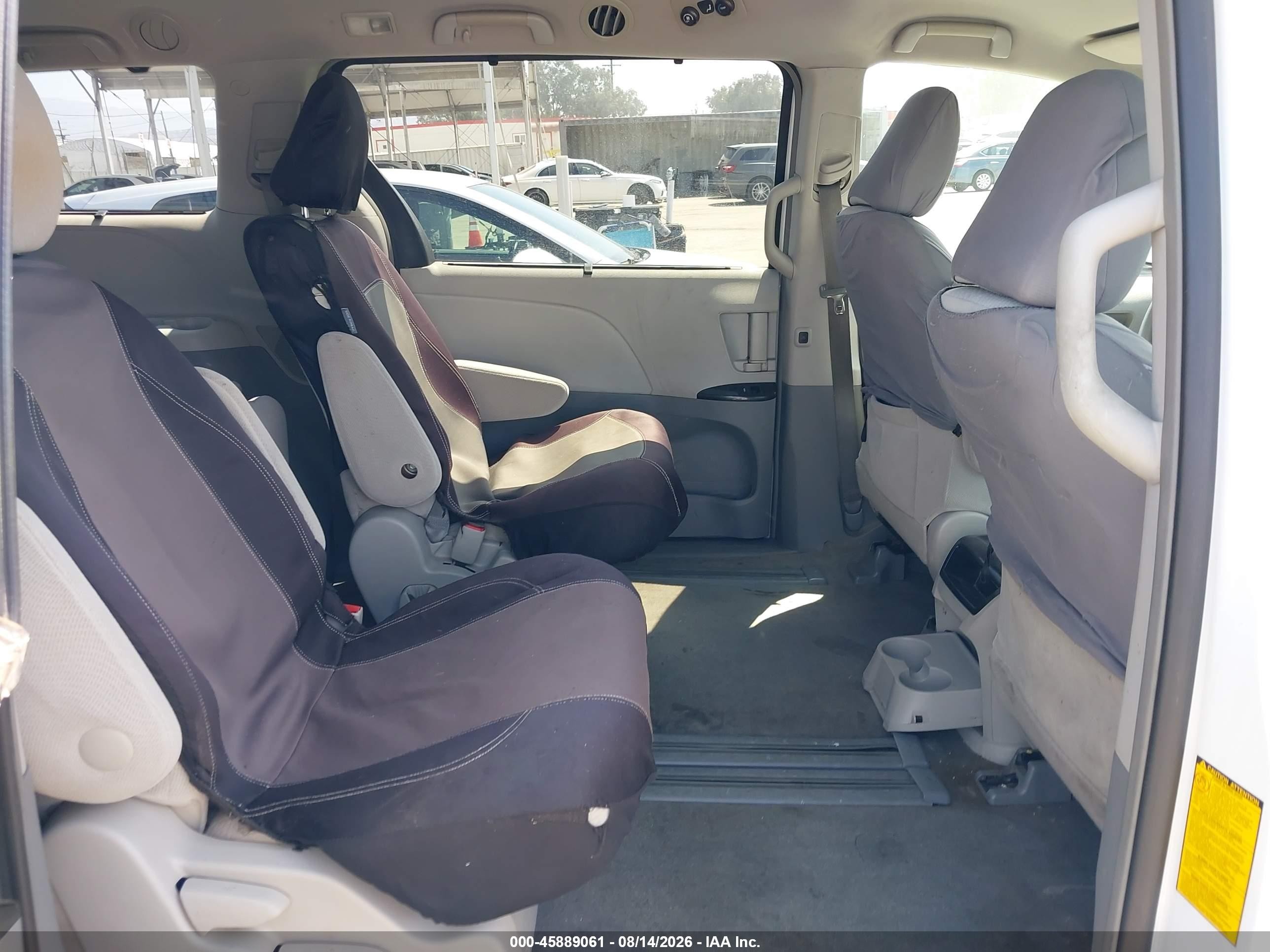 2012 Toyota Sienna Le V6 8 Passenger White vin: 5TDKK3DC0CS251451