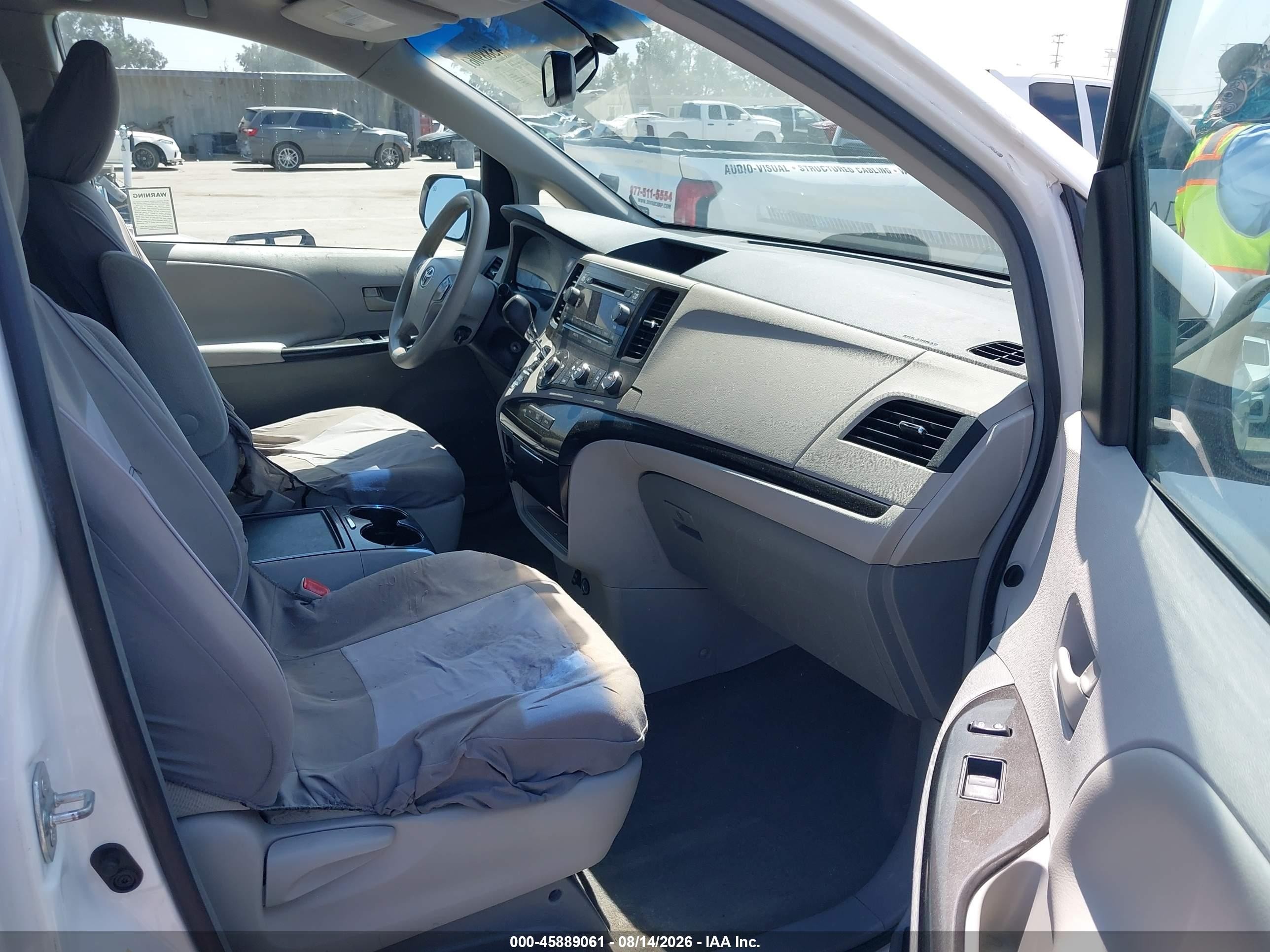 2012 Toyota Sienna Le V6 8 Passenger White vin: 5TDKK3DC0CS251451