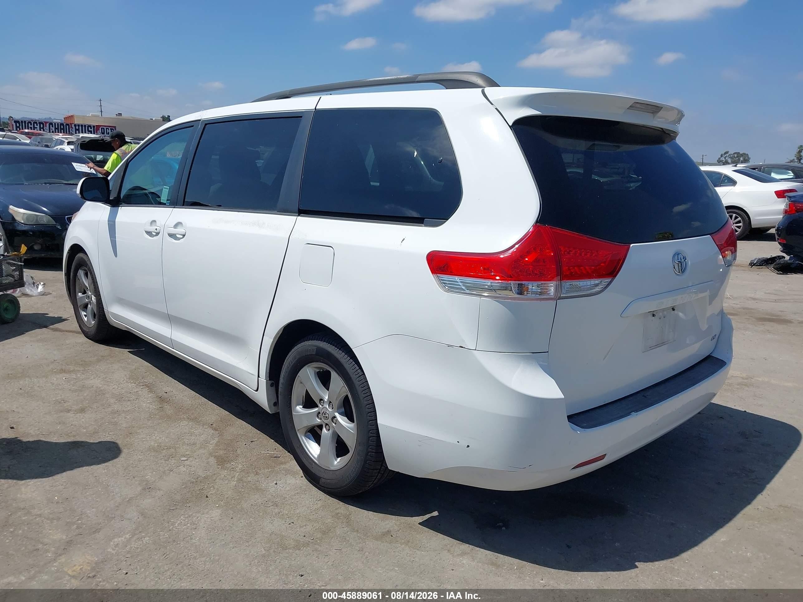 2012 Toyota Sienna Le V6 8 Passenger White vin: 5TDKK3DC0CS251451