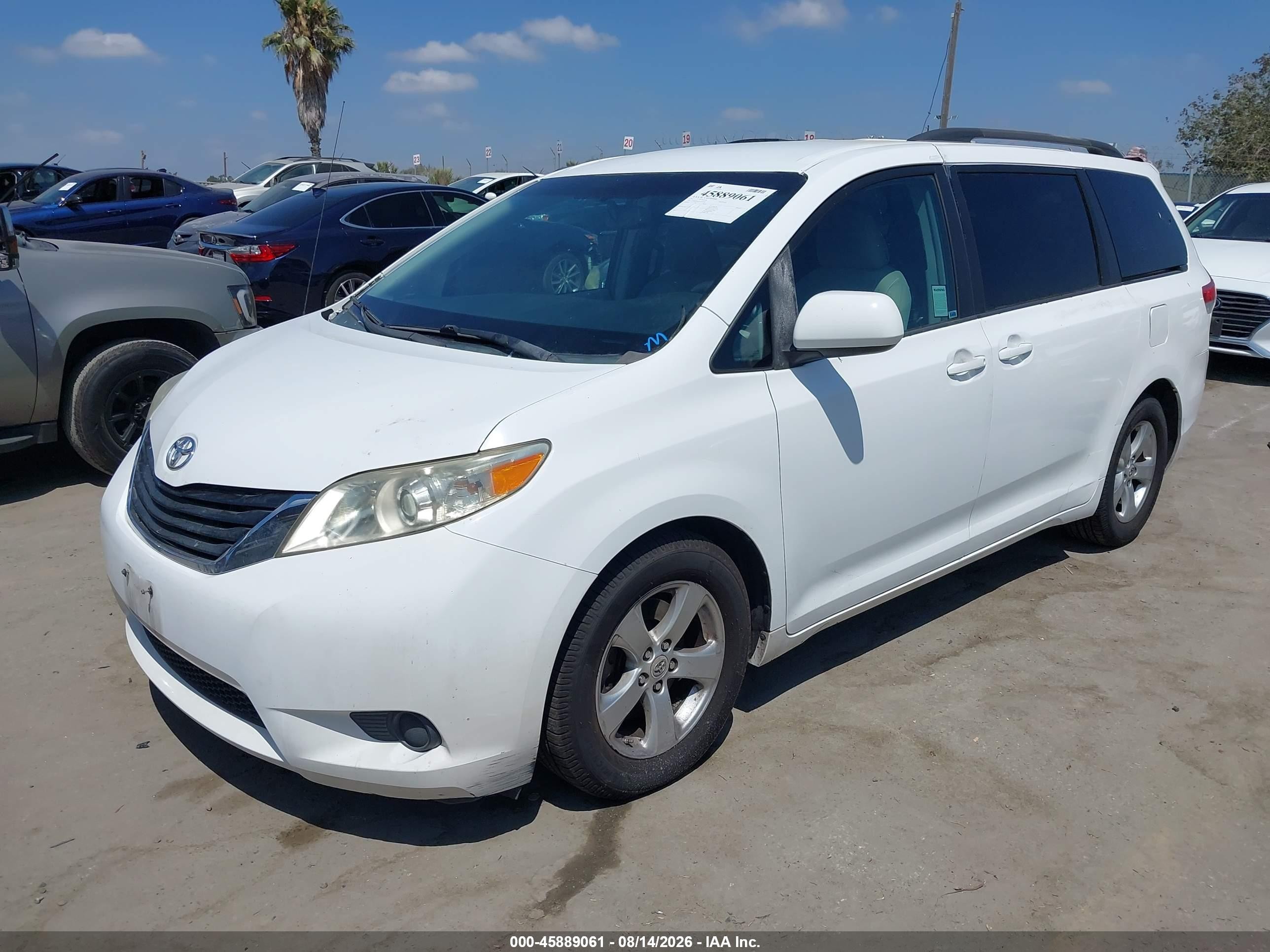 2012 Toyota Sienna Le V6 8 Passenger White vin: 5TDKK3DC0CS251451