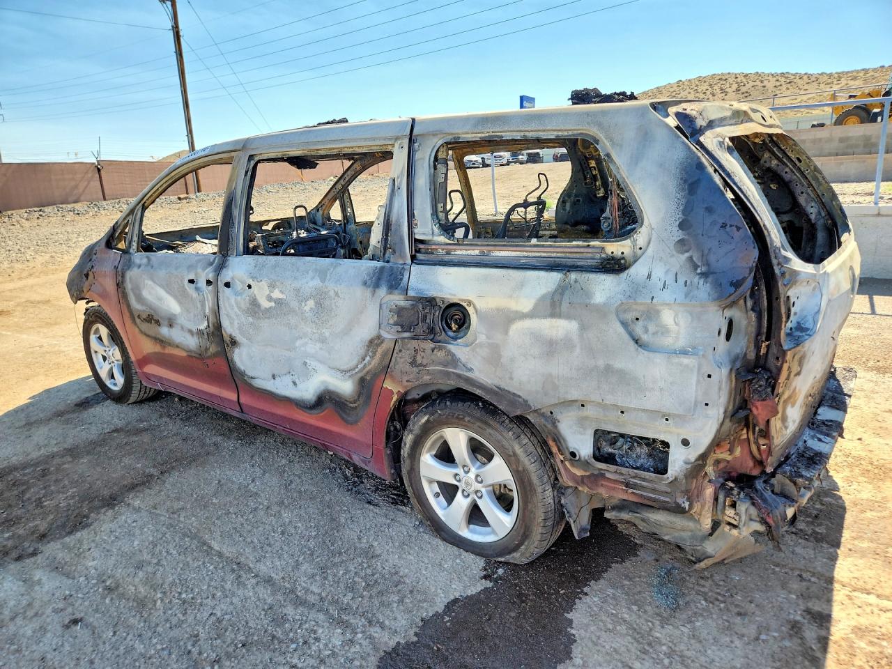 2012 Toyota Sienna Le Burn vin: 5TDKK3DC0CS260117