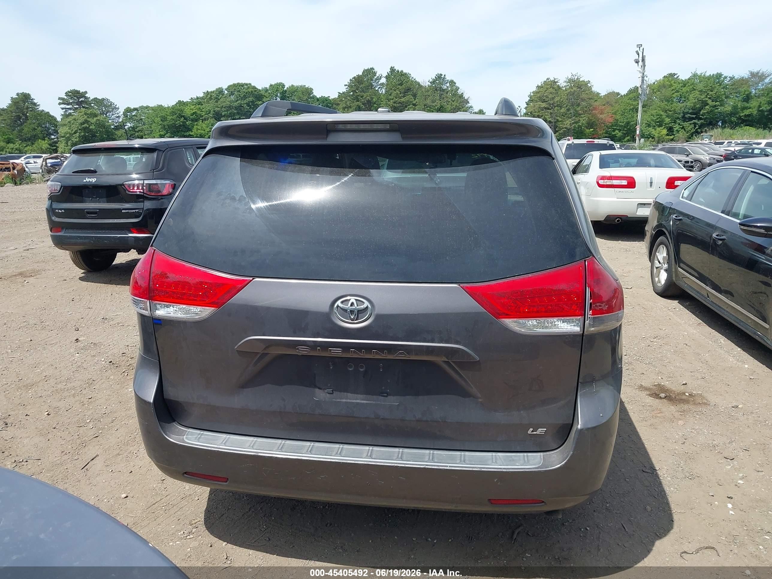 2012 Toyota Sienna Le V6 8 Passenger Gray vin: 5TDKK3DC0CS265995