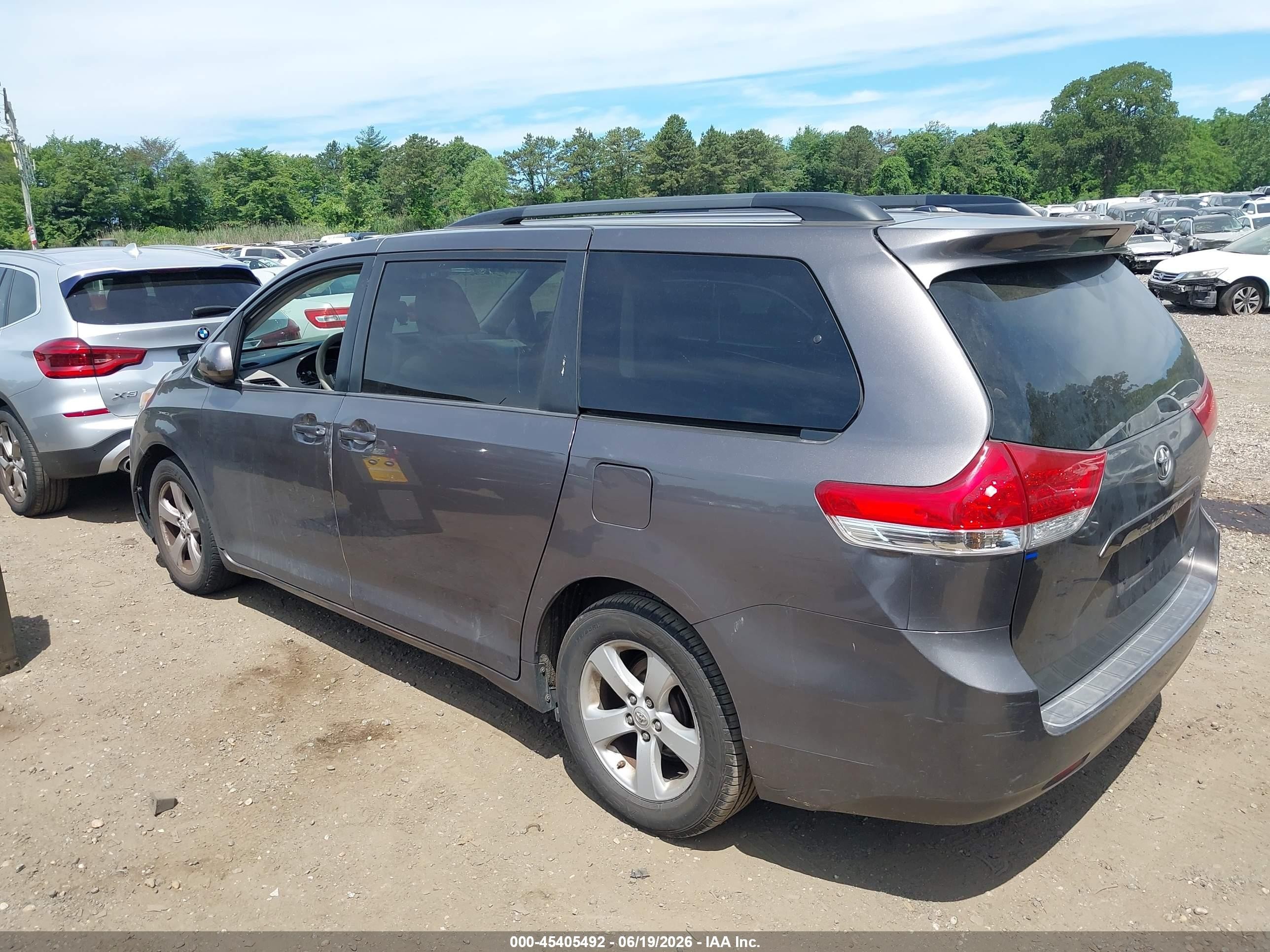 2012 Toyota Sienna Le V6 8 Passenger Gray vin: 5TDKK3DC0CS265995