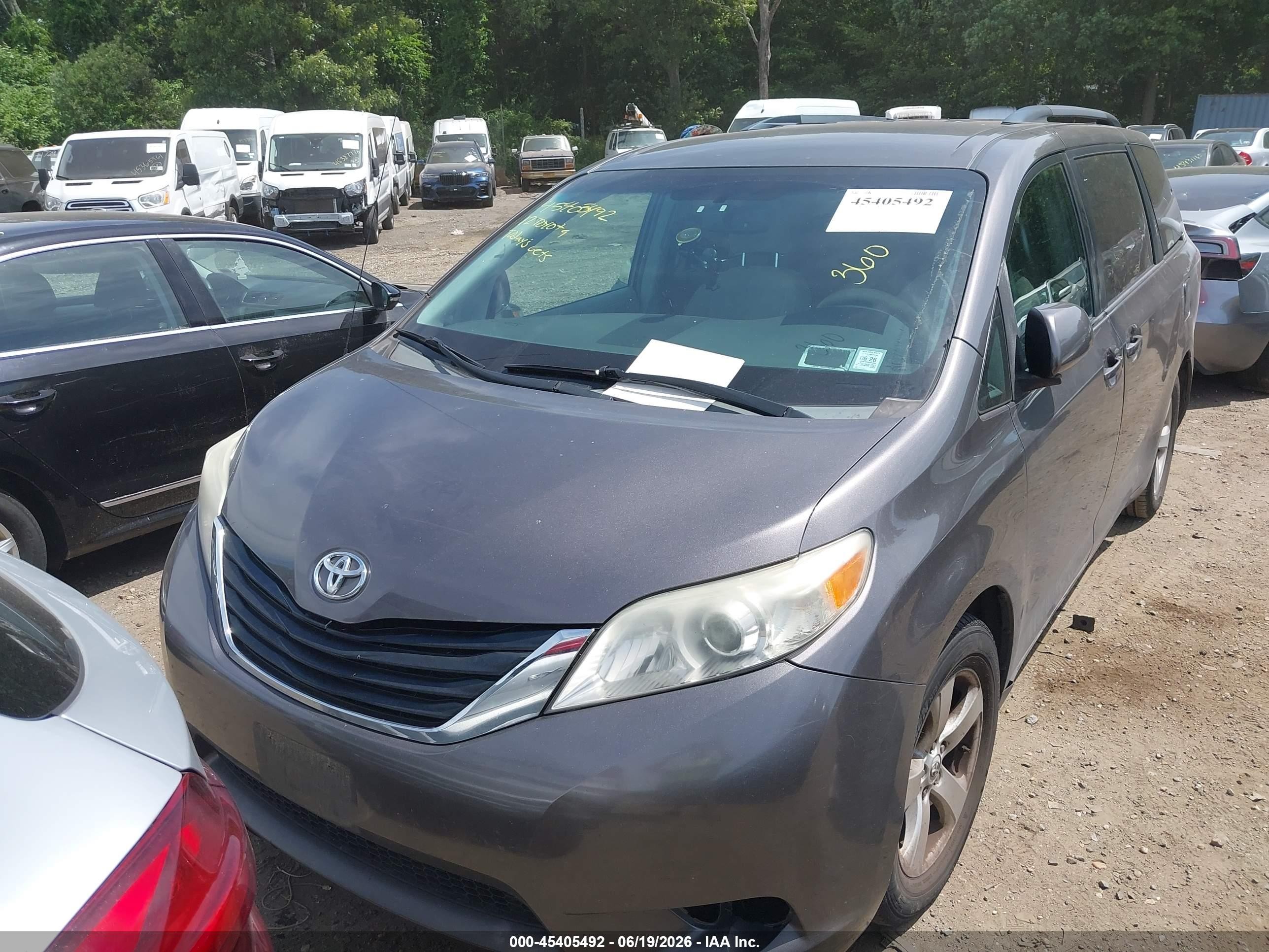 2012 Toyota Sienna Le V6 8 Passenger Gray vin: 5TDKK3DC0CS265995