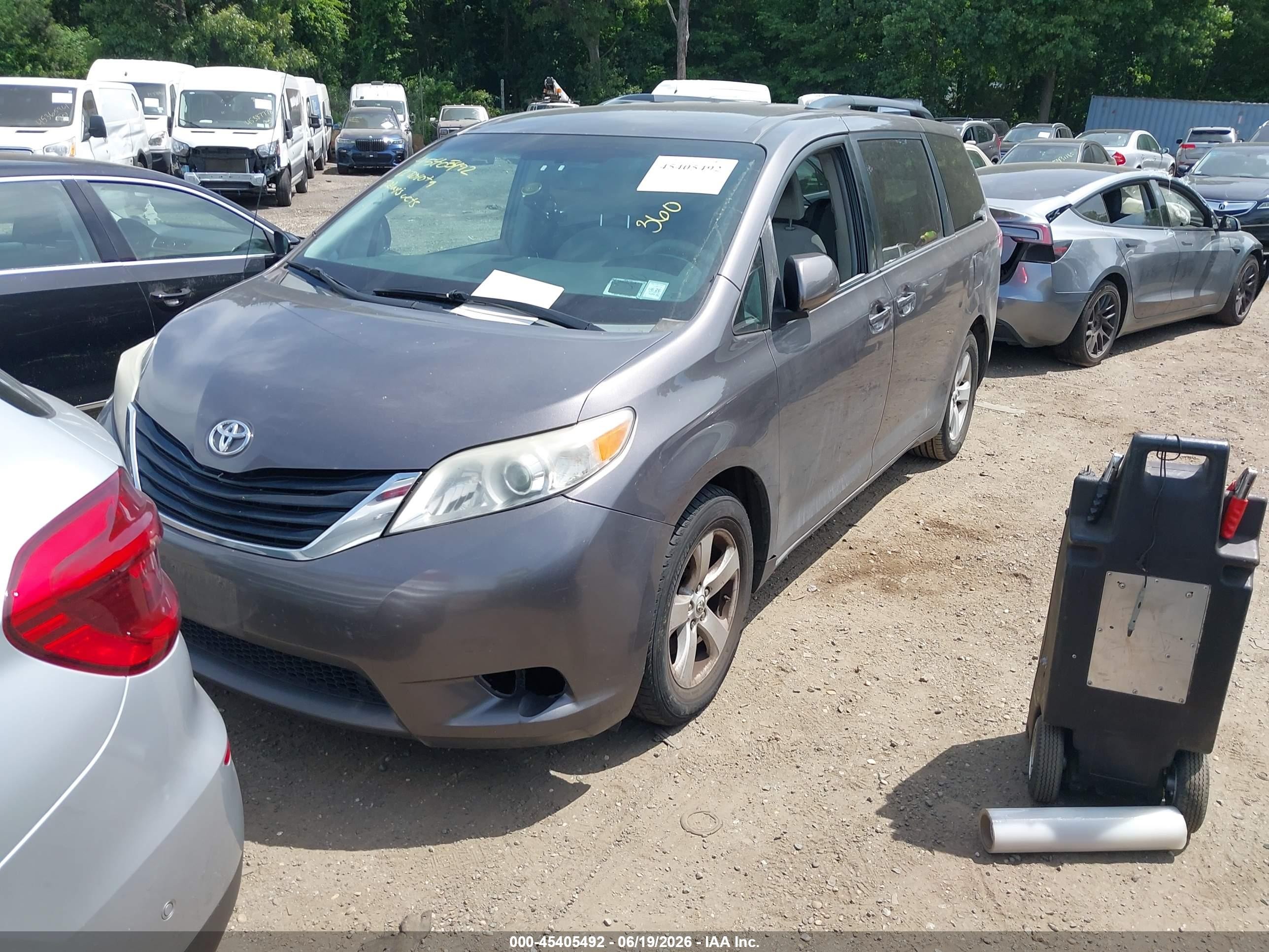2012 Toyota Sienna Le V6 8 Passenger Gray vin: 5TDKK3DC0CS265995