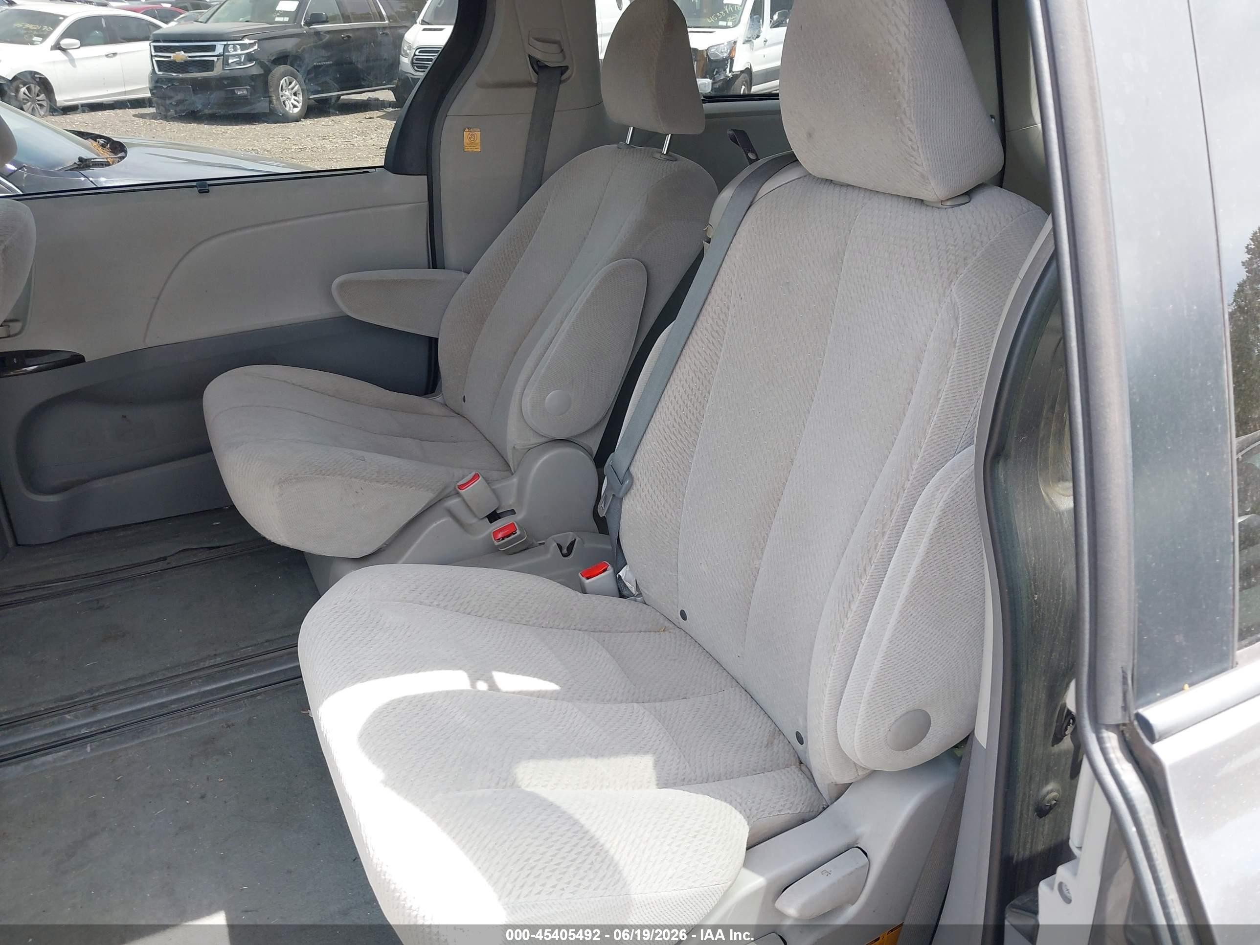 2012 Toyota Sienna Le V6 8 Passenger Gray vin: 5TDKK3DC0CS265995