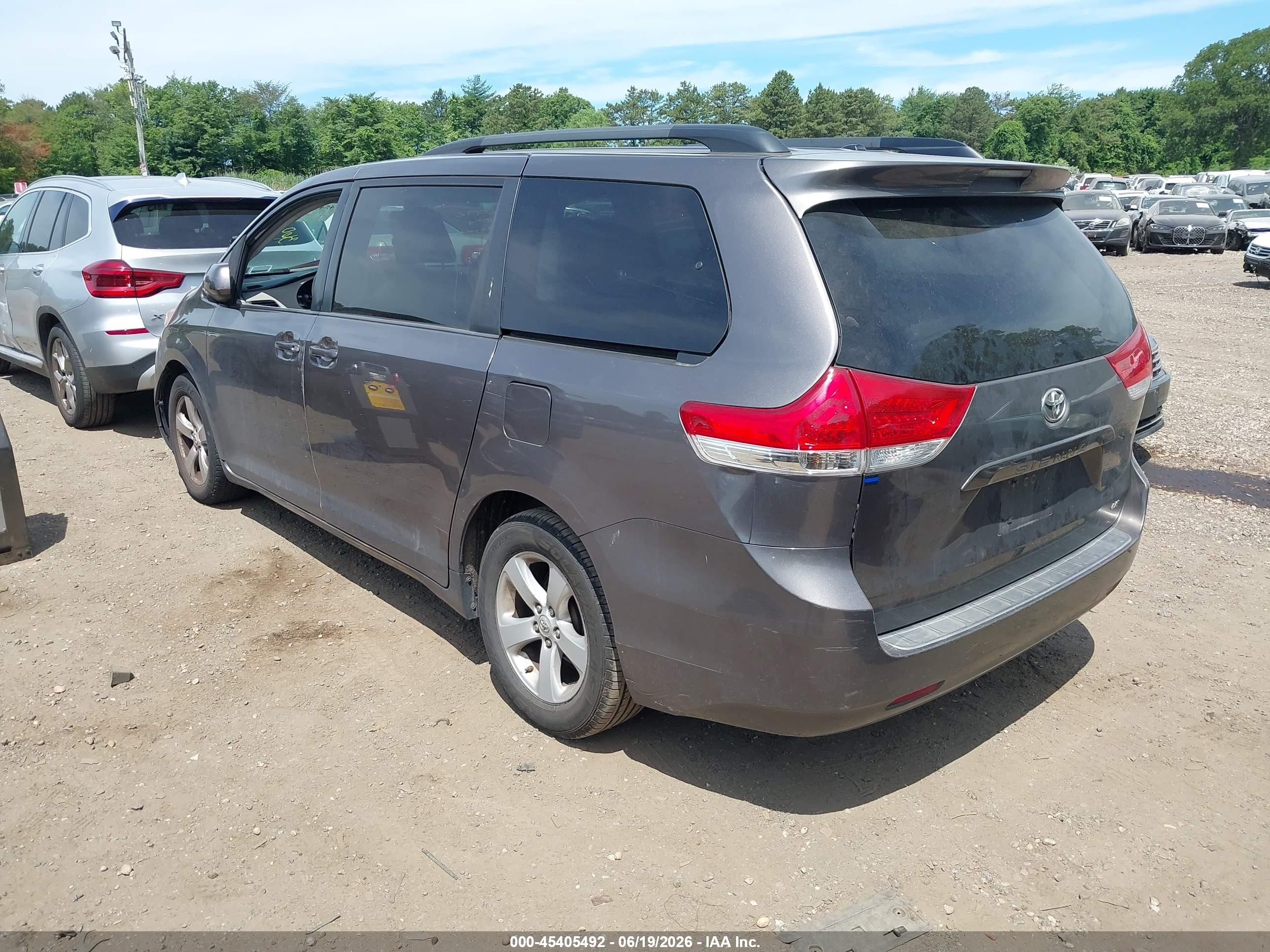 2012 Toyota Sienna Le V6 8 Passenger Gray vin: 5TDKK3DC0CS265995