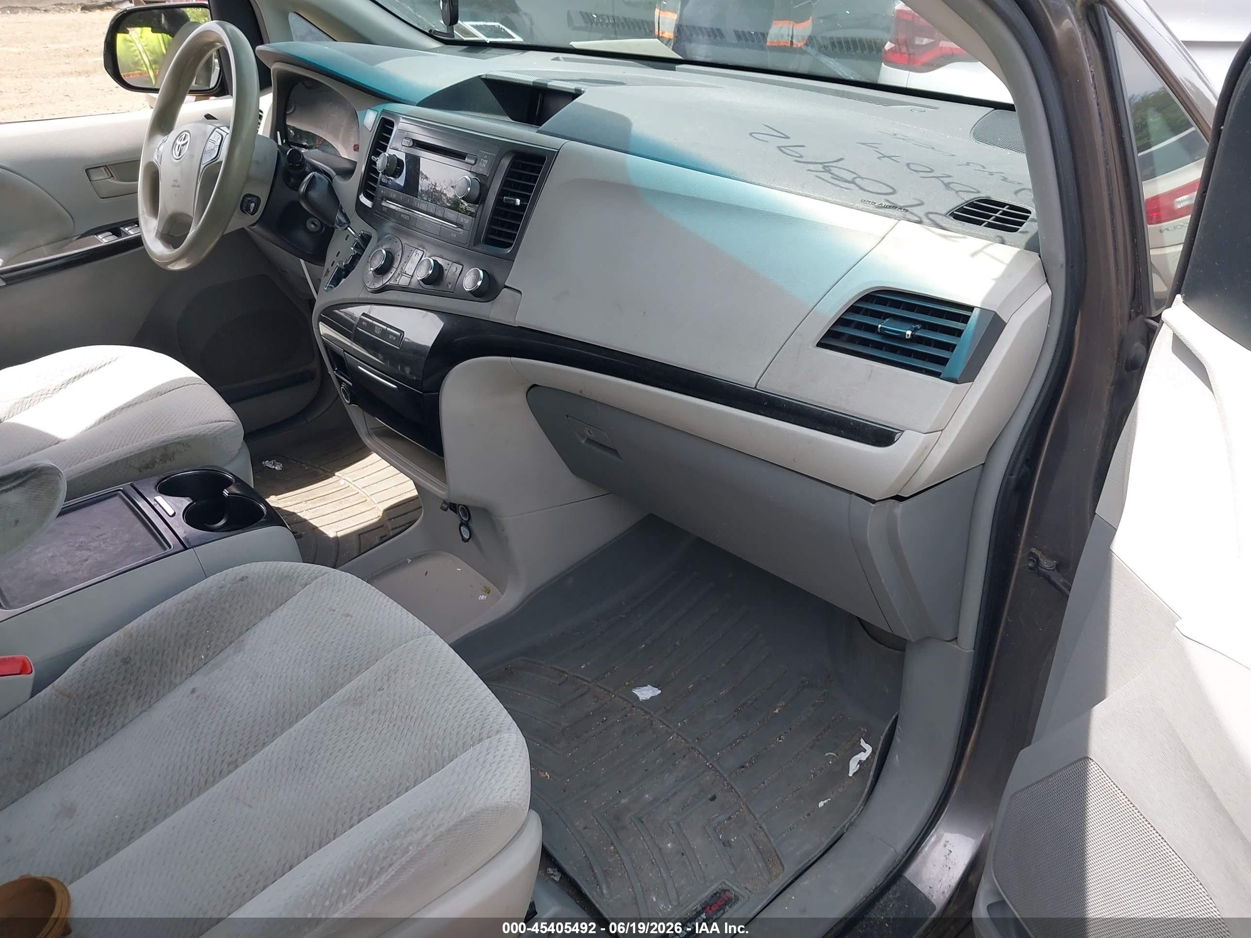 2012 Toyota Sienna Le V6 8 Passenger Gray vin: 5TDKK3DC0CS265995
