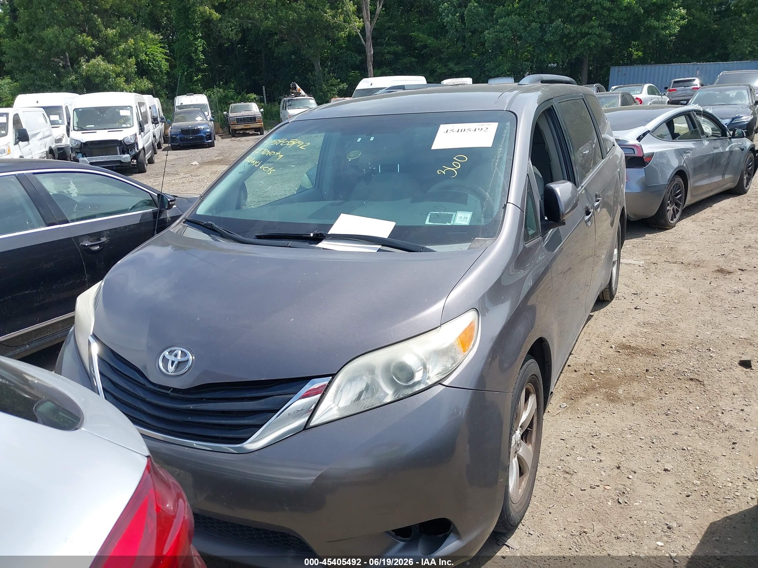 2012 Toyota Sienna Le V6 8 Passenger Gray vin: 5TDKK3DC0CS265995