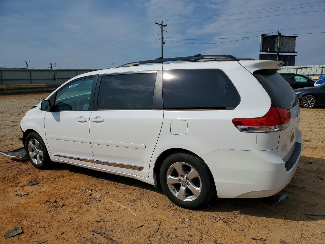 2013 Toyota Sienna Le 8-passenger White vin: 5TDKK3DC0DS280563