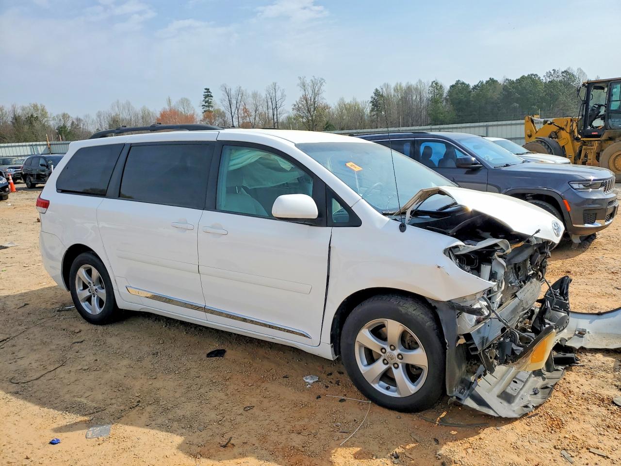 2013 Toyota Sienna Le 8-passenger White vin: 5TDKK3DC0DS280563