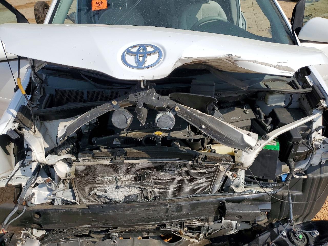 2013 Toyota Sienna Le 8-passenger White vin: 5TDKK3DC0DS280563