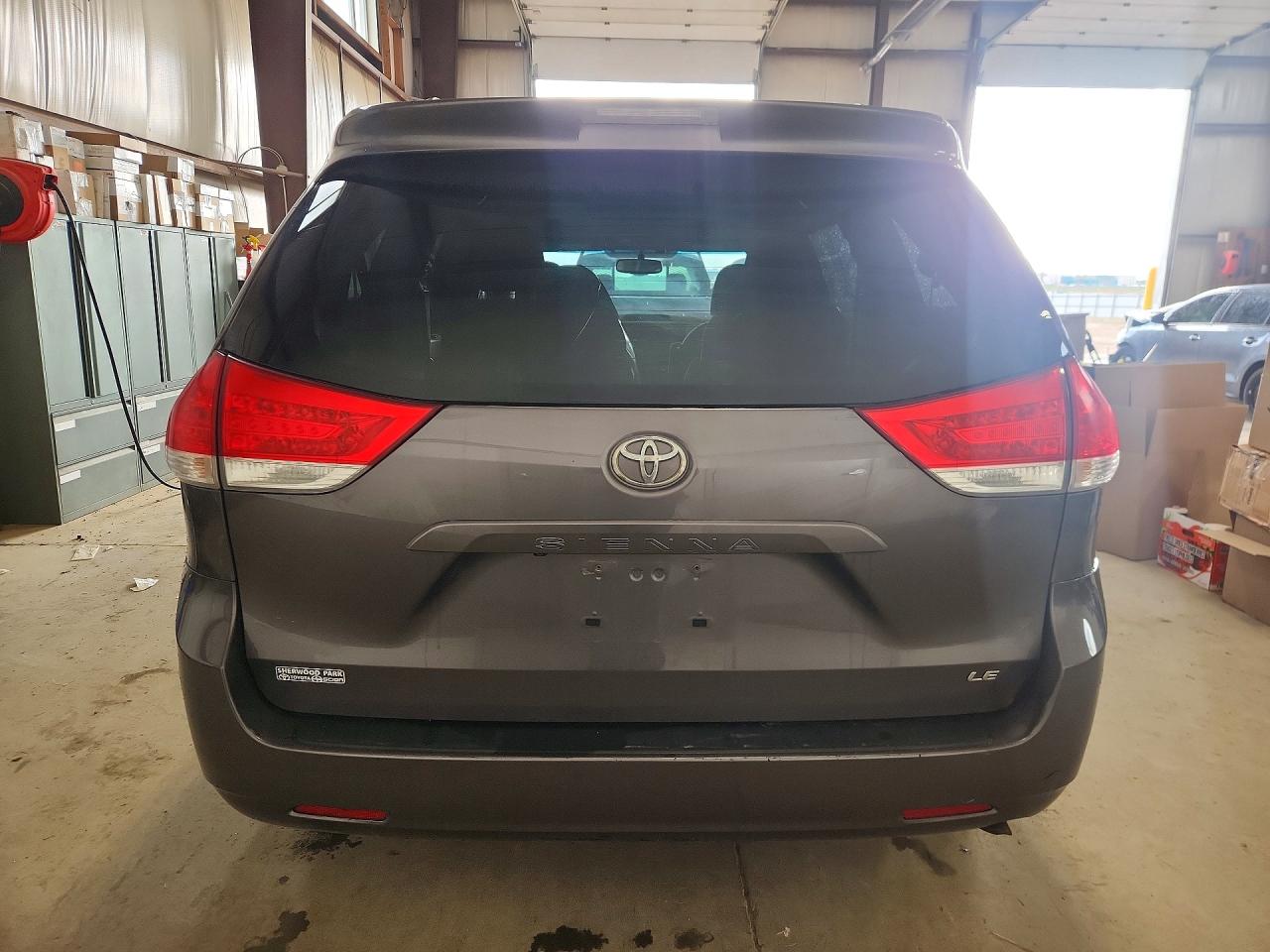 2013 Toyota Sienna Le Gray vin: 5TDKK3DC0DS294088
