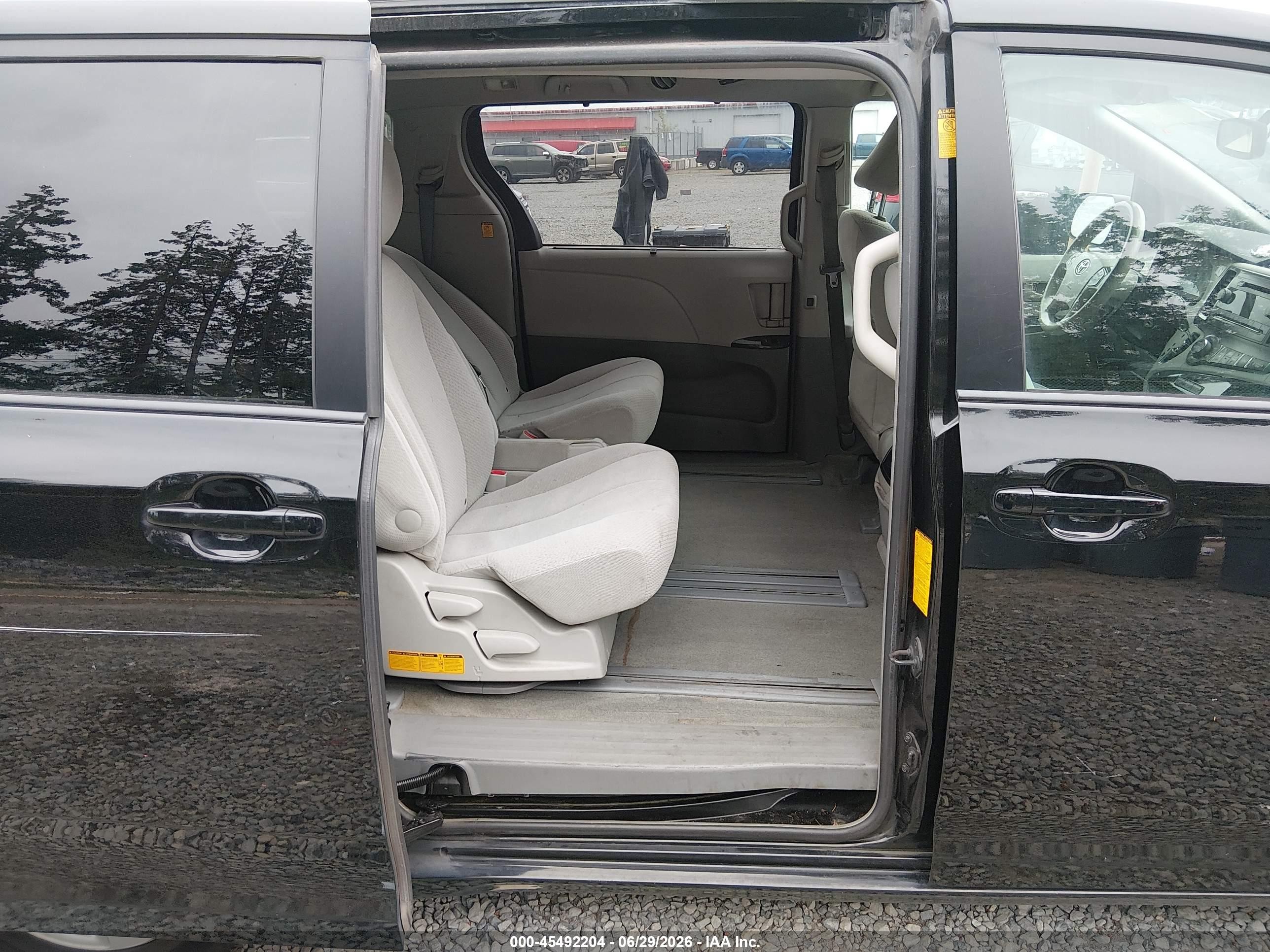 2013 Toyota Sienna Le V6 8 Passenger Black vin: 5TDKK3DC0DS307096