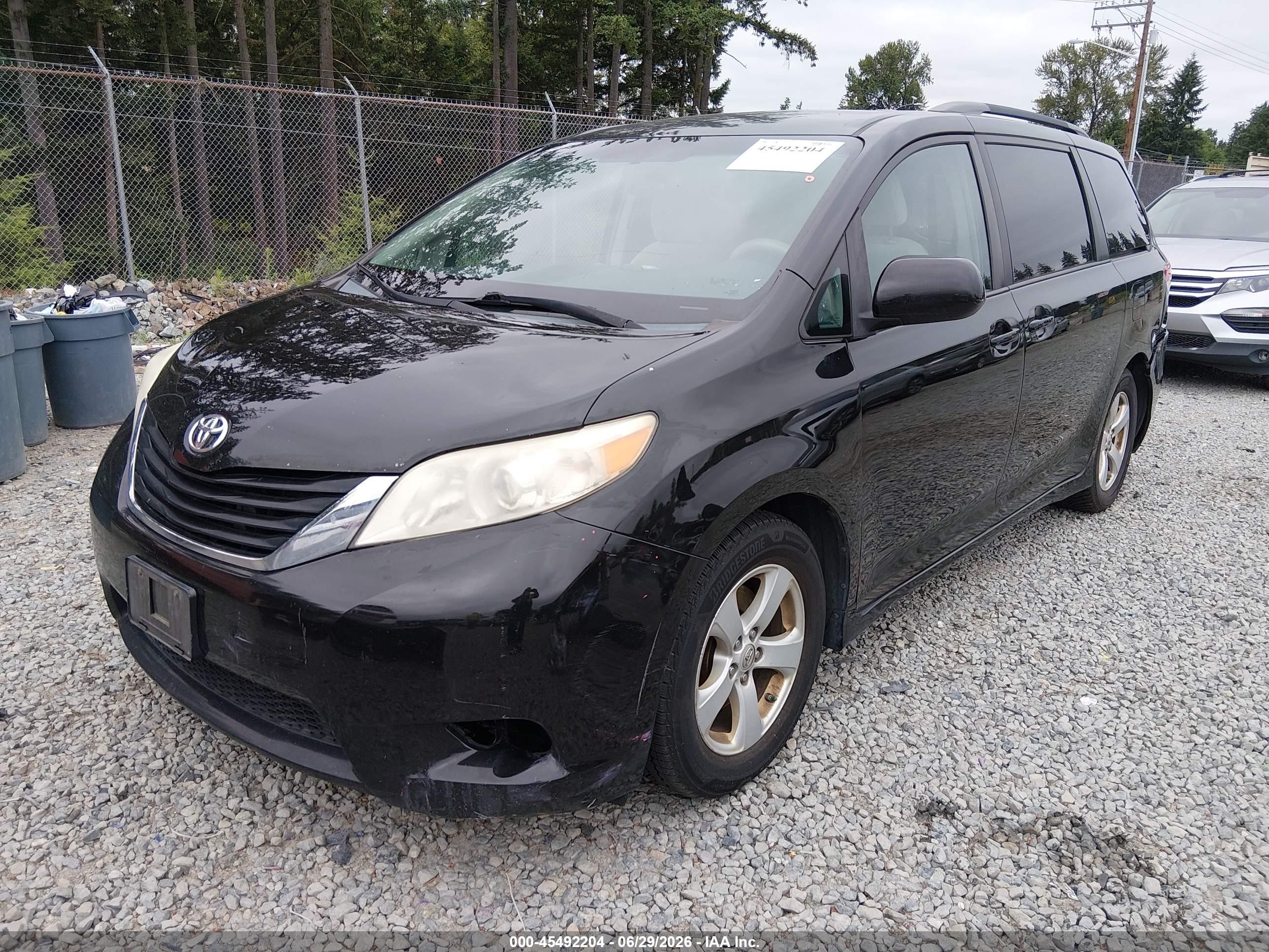 2013 Toyota Sienna Le V6 8 Passenger Black vin: 5TDKK3DC0DS307096