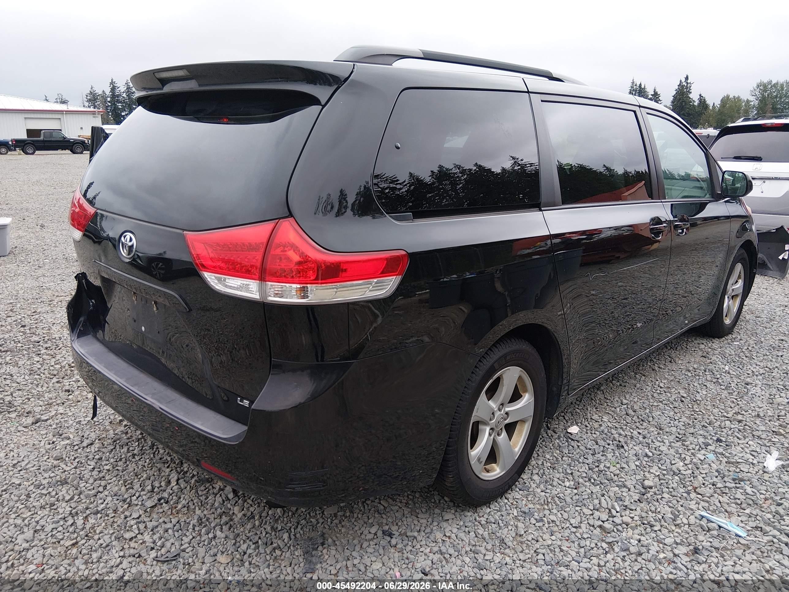 2013 Toyota Sienna Le V6 8 Passenger Black vin: 5TDKK3DC0DS307096
