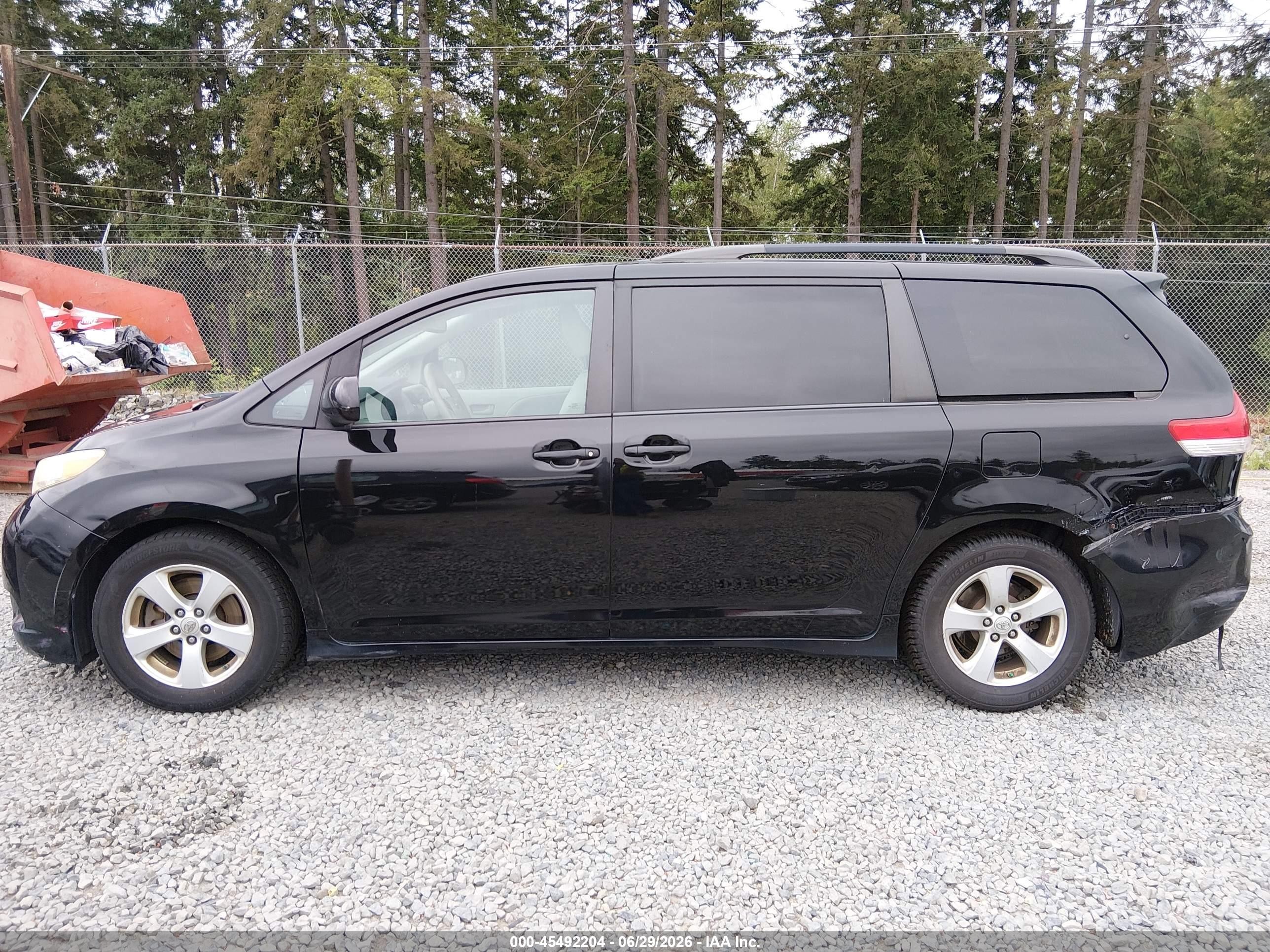 2013 Toyota Sienna Le V6 8 Passenger Black vin: 5TDKK3DC0DS307096