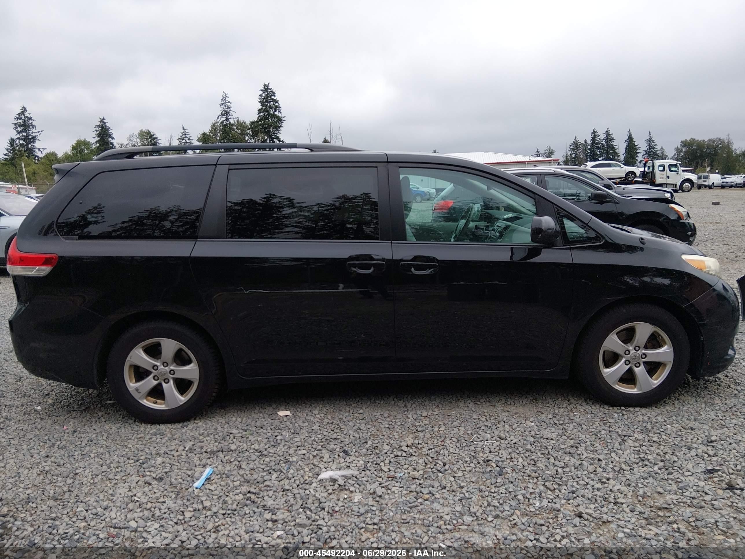 2013 Toyota Sienna Le V6 8 Passenger Black vin: 5TDKK3DC0DS307096