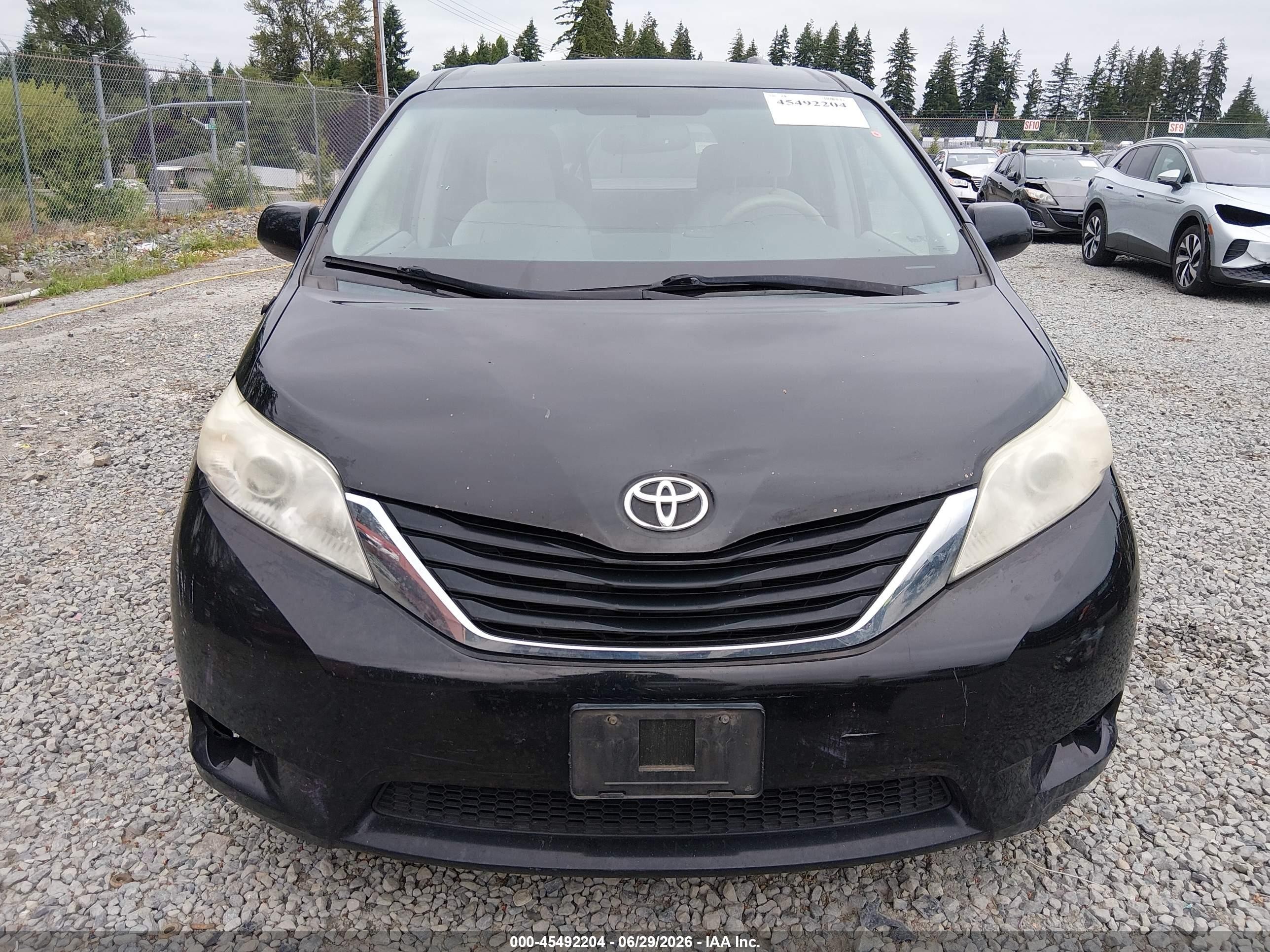 2013 Toyota Sienna Le V6 8 Passenger Black vin: 5TDKK3DC0DS307096