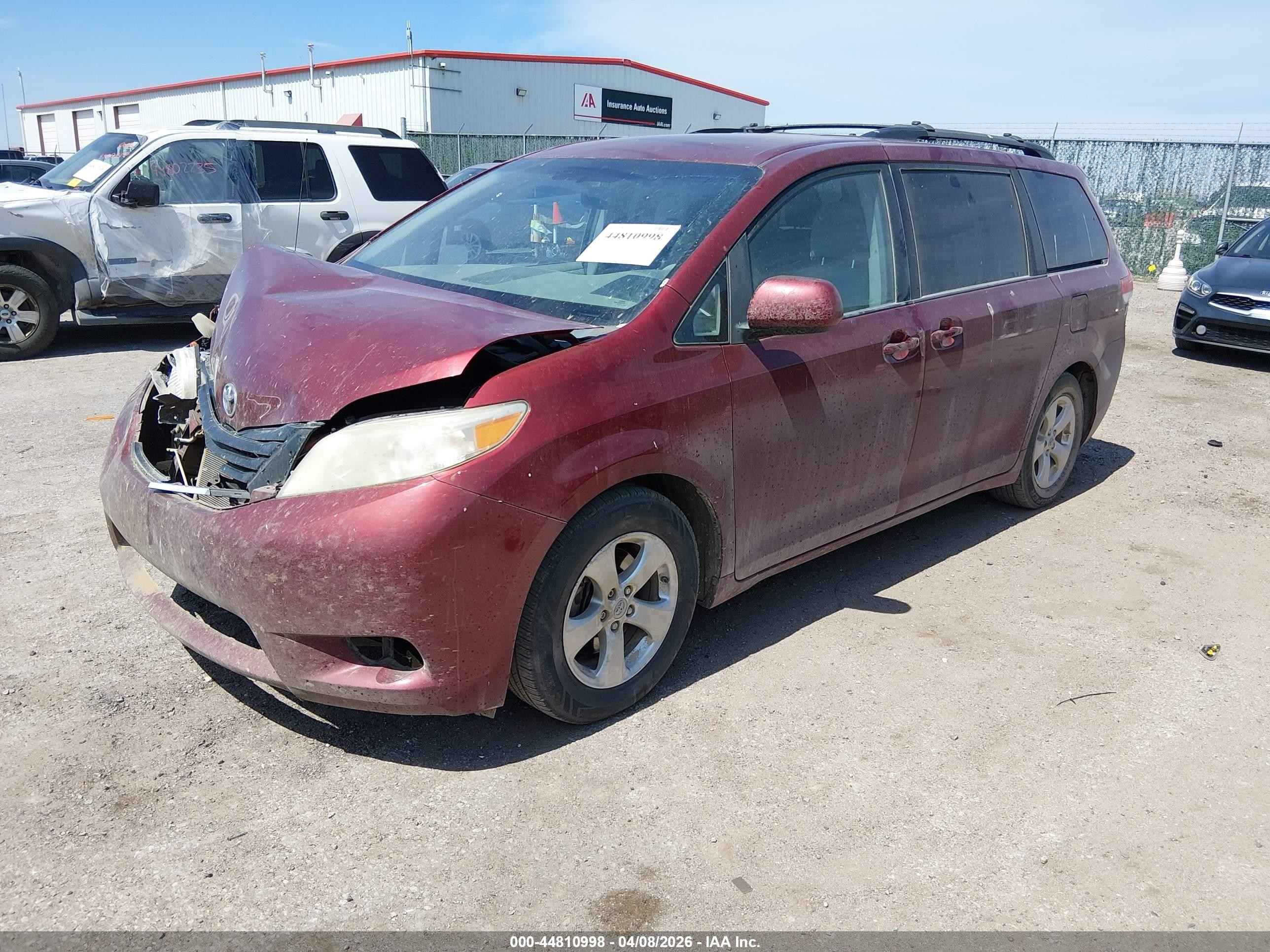 2013 Toyota Sienna Le V6 8 Passenger Maroon vin: 5TDKK3DC0DS313206