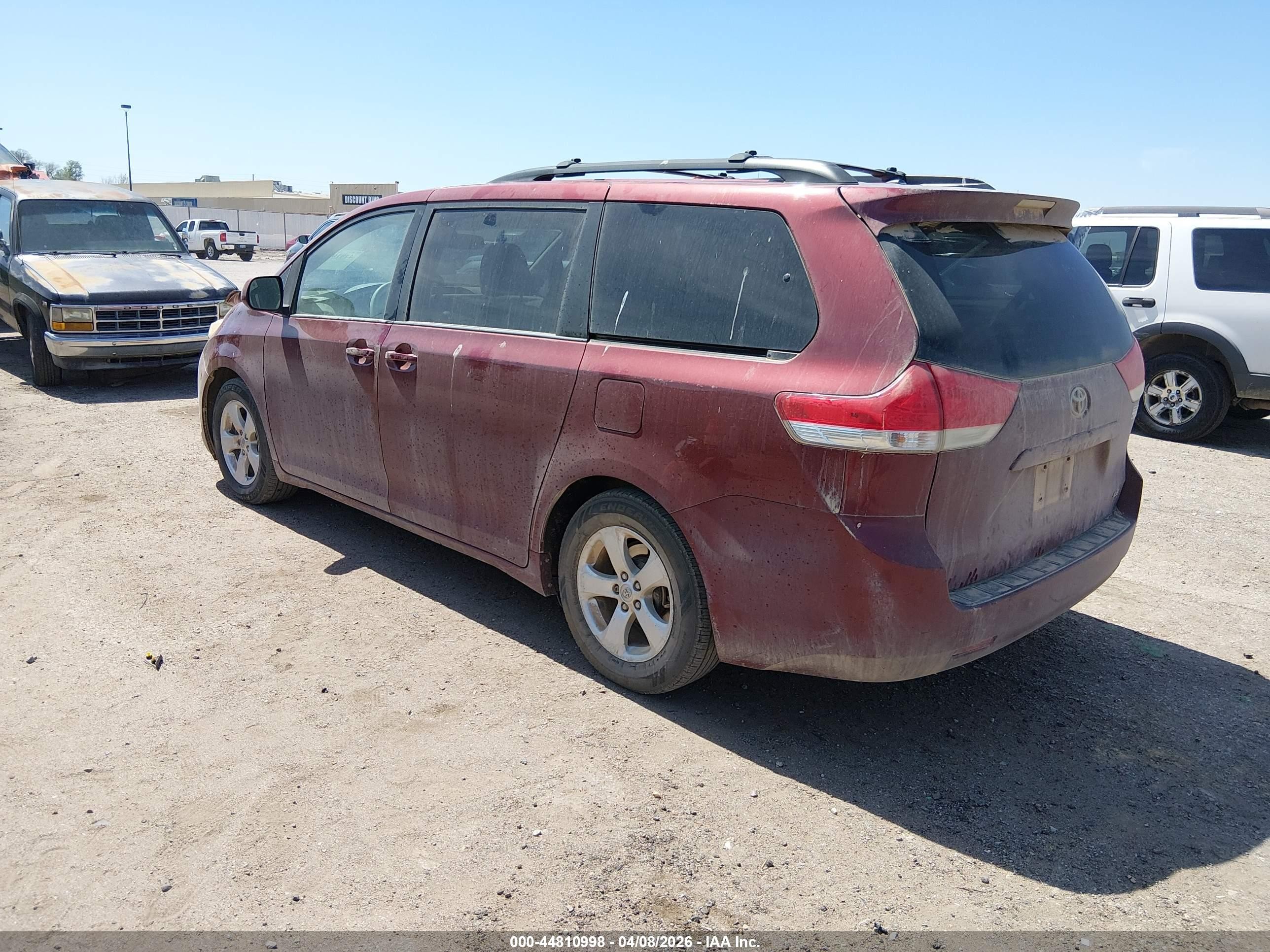 2013 Toyota Sienna Le V6 8 Passenger Maroon vin: 5TDKK3DC0DS313206