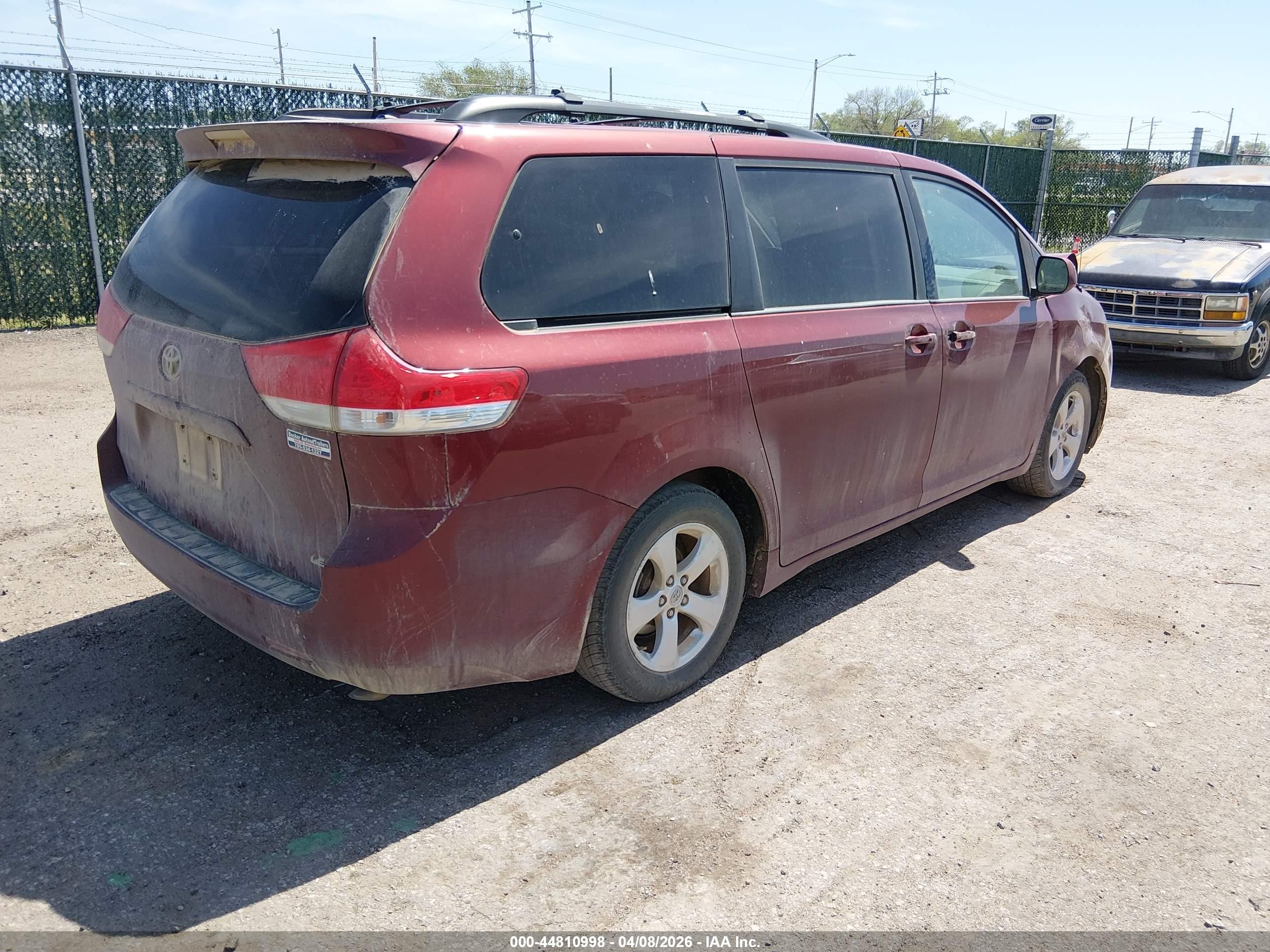 2013 Toyota Sienna Le V6 8 Passenger Maroon vin: 5TDKK3DC0DS313206