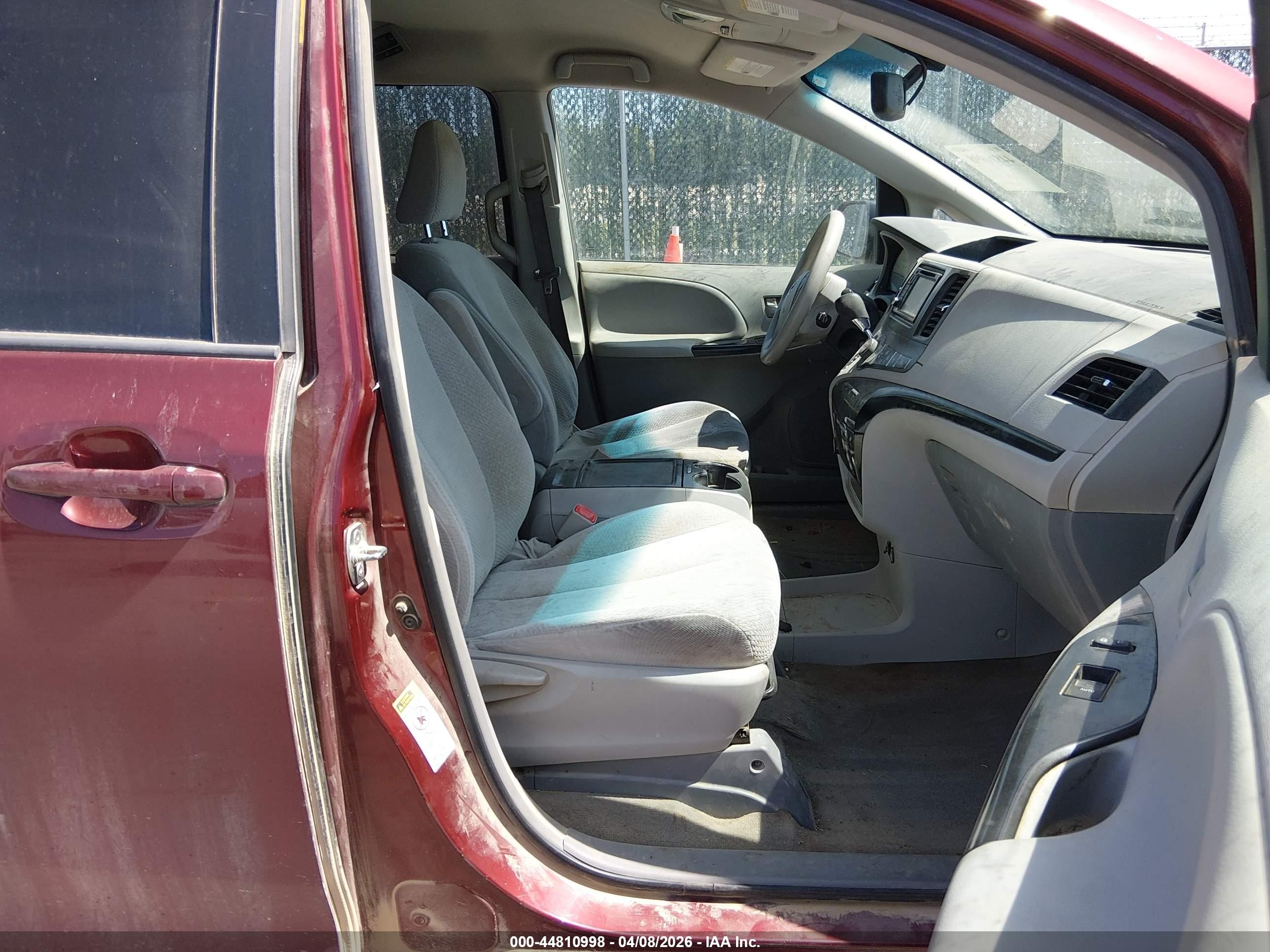 2013 Toyota Sienna Le V6 8 Passenger Maroon vin: 5TDKK3DC0DS313206