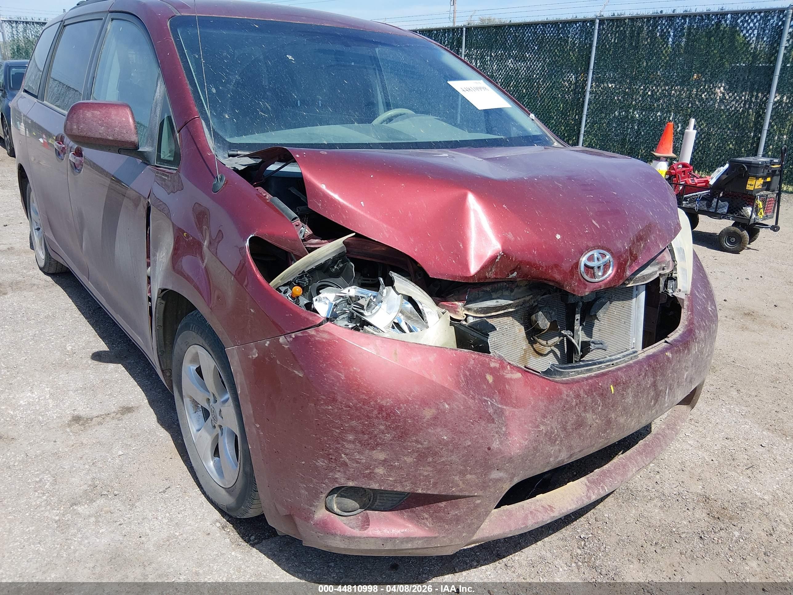 2013 Toyota Sienna Le V6 8 Passenger Maroon vin: 5TDKK3DC0DS313206