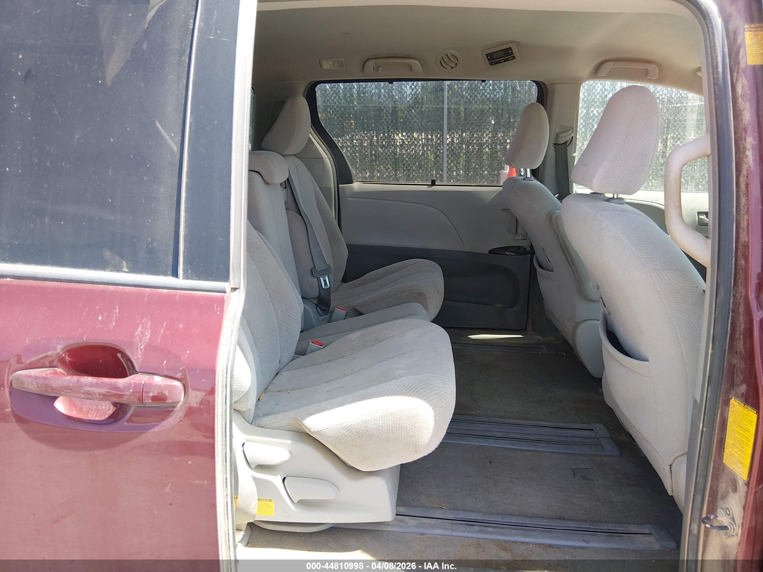 2013 Toyota Sienna Le V6 8 Passenger Maroon vin: 5TDKK3DC0DS313206