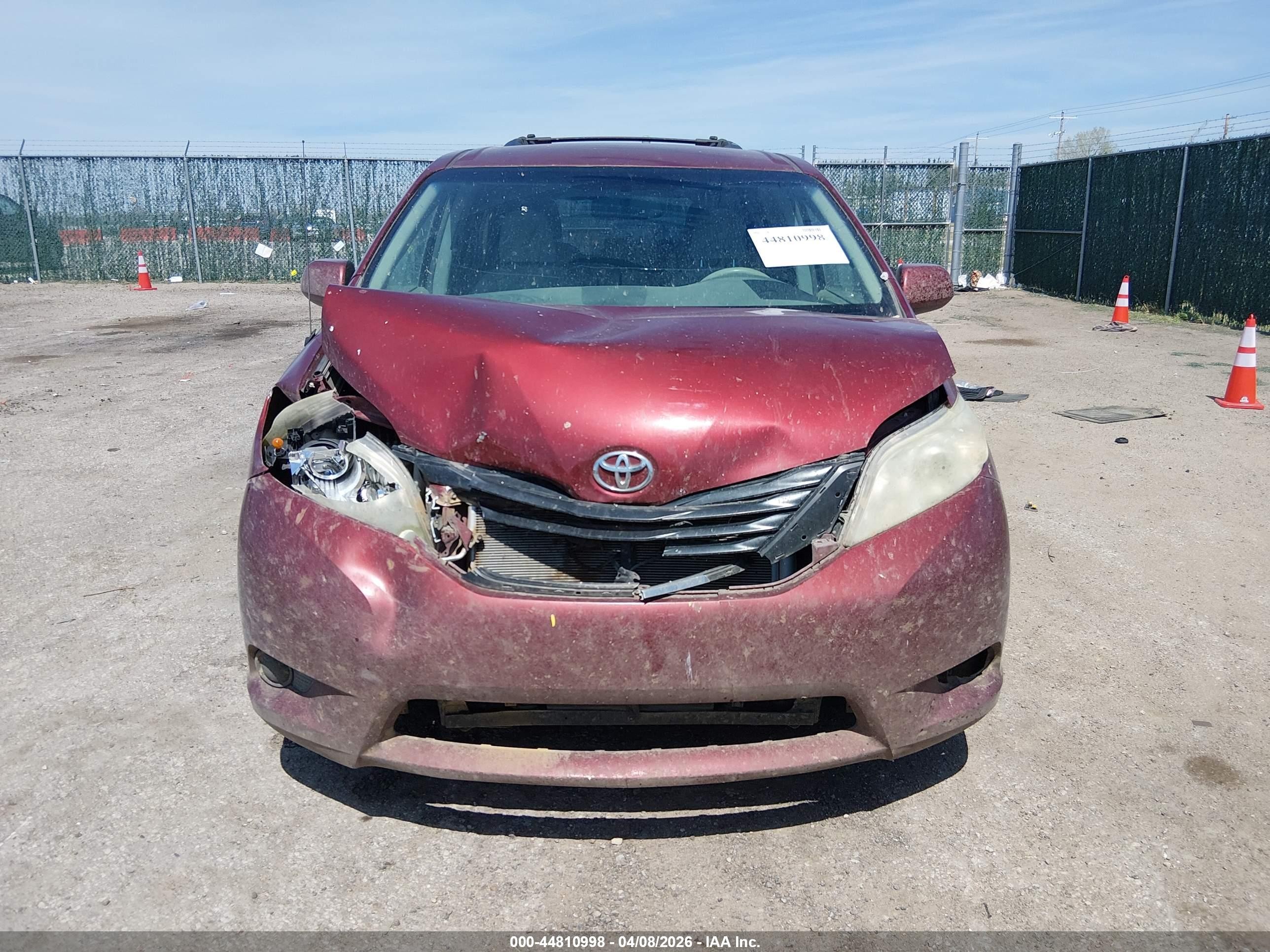 2013 Toyota Sienna Le V6 8 Passenger Maroon vin: 5TDKK3DC0DS313206