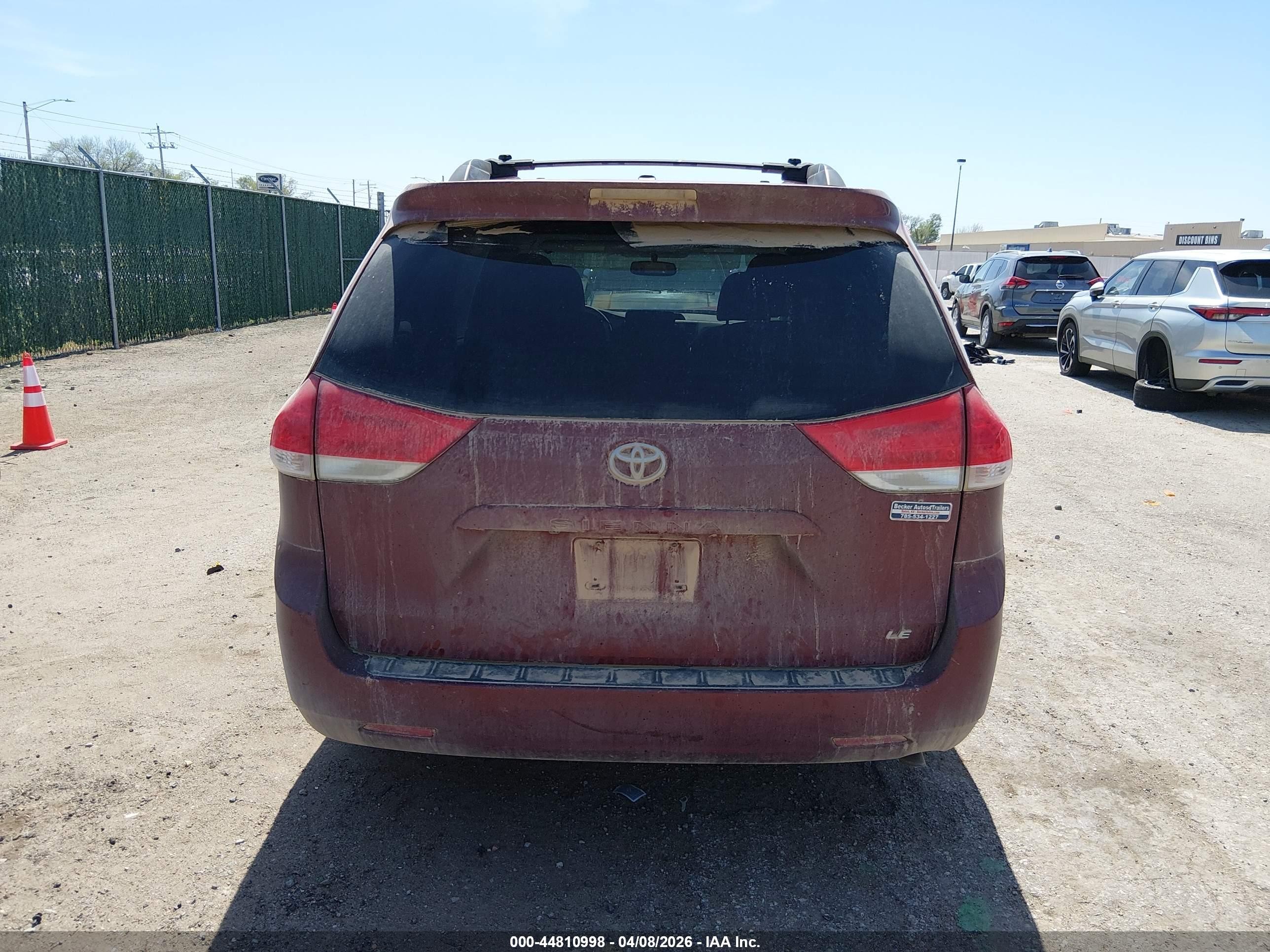 2013 Toyota Sienna Le V6 8 Passenger Maroon vin: 5TDKK3DC0DS313206