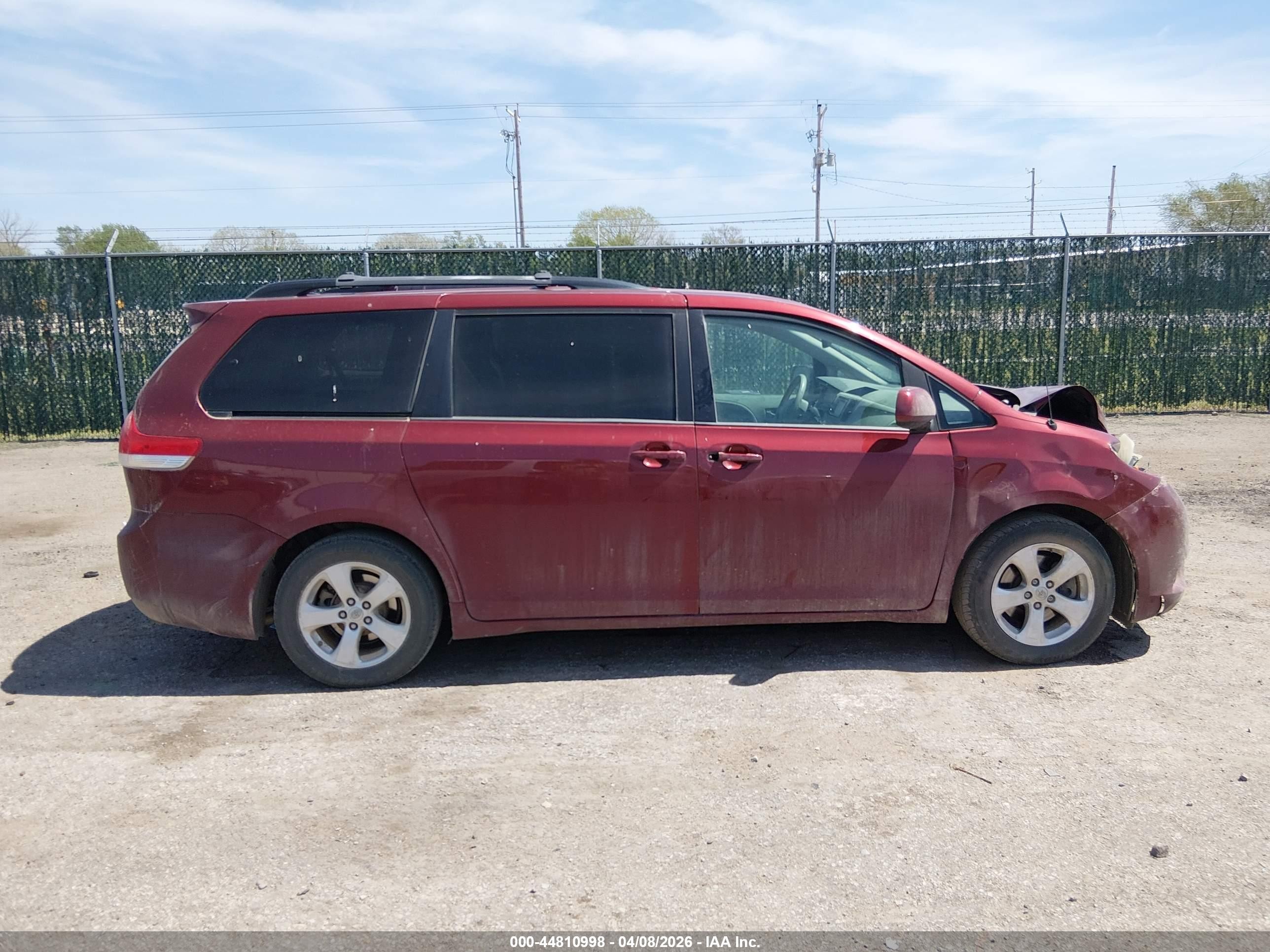 2013 Toyota Sienna Le V6 8 Passenger Maroon vin: 5TDKK3DC0DS313206