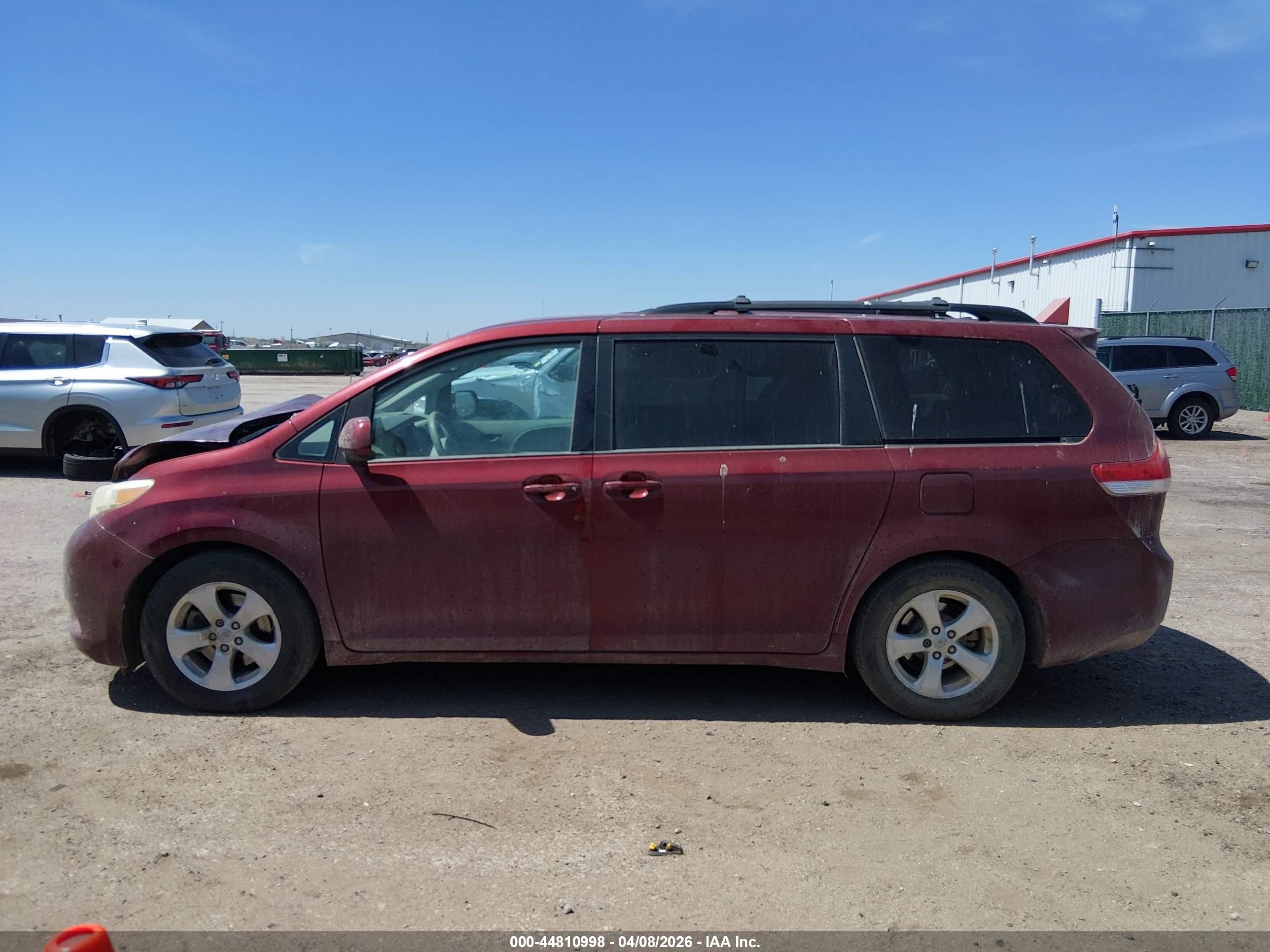 2013 Toyota Sienna Le V6 8 Passenger Maroon vin: 5TDKK3DC0DS313206