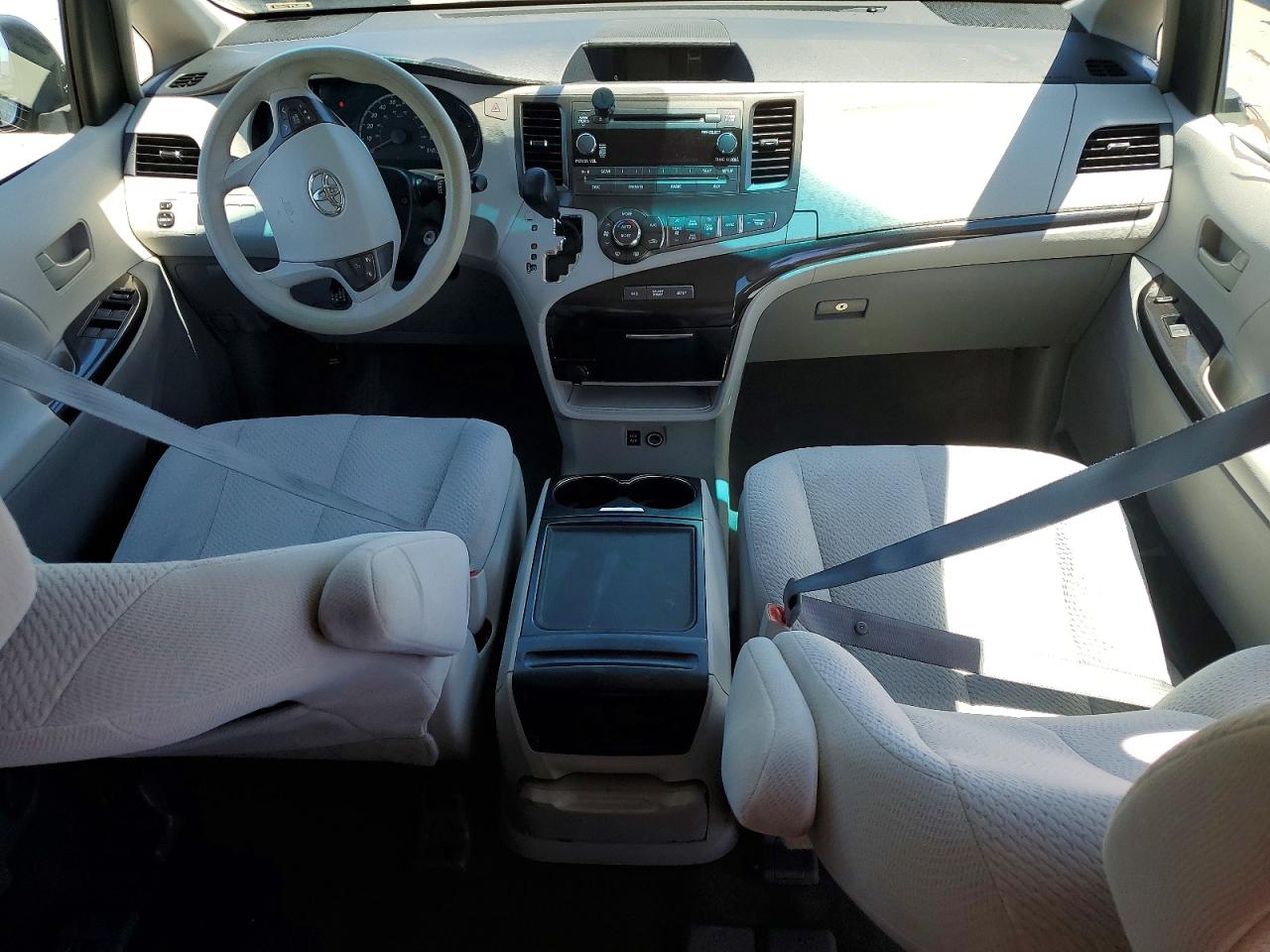 2013 Toyota Sienna Le Silver vin: 5TDKK3DC0DS313352