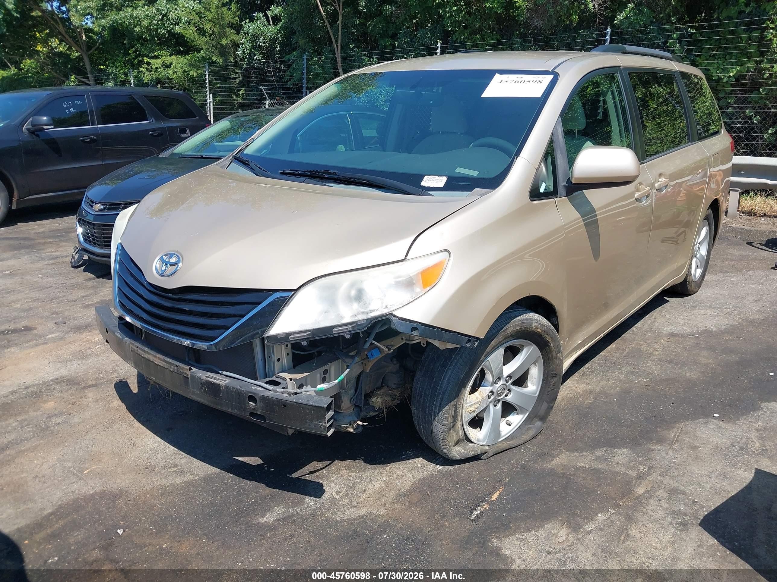 2013 Toyota Sienna Le V6 8 Passenger Gold vin: 5TDKK3DC0DS333634