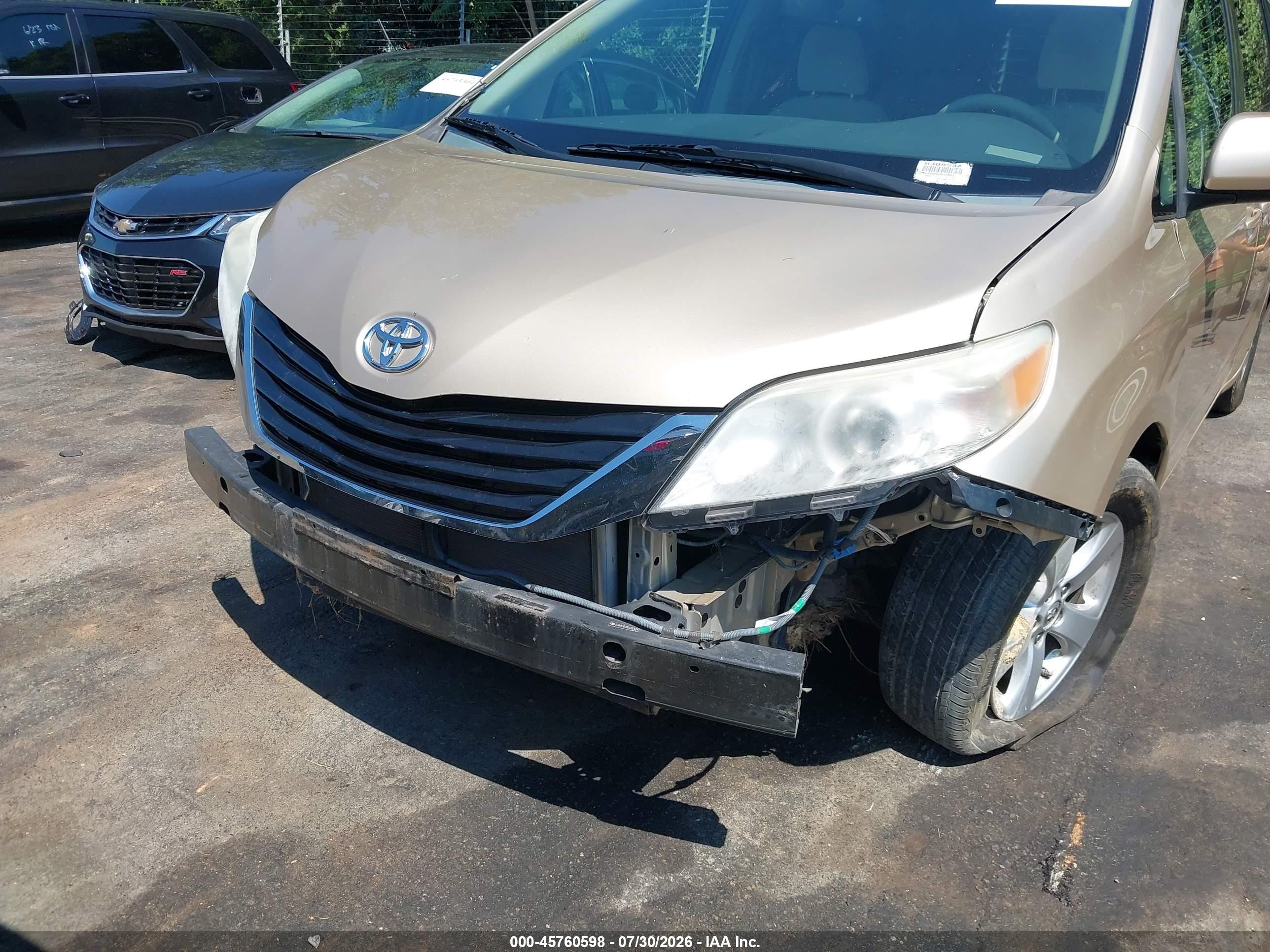 2013 Toyota Sienna Le V6 8 Passenger Gold vin: 5TDKK3DC0DS333634