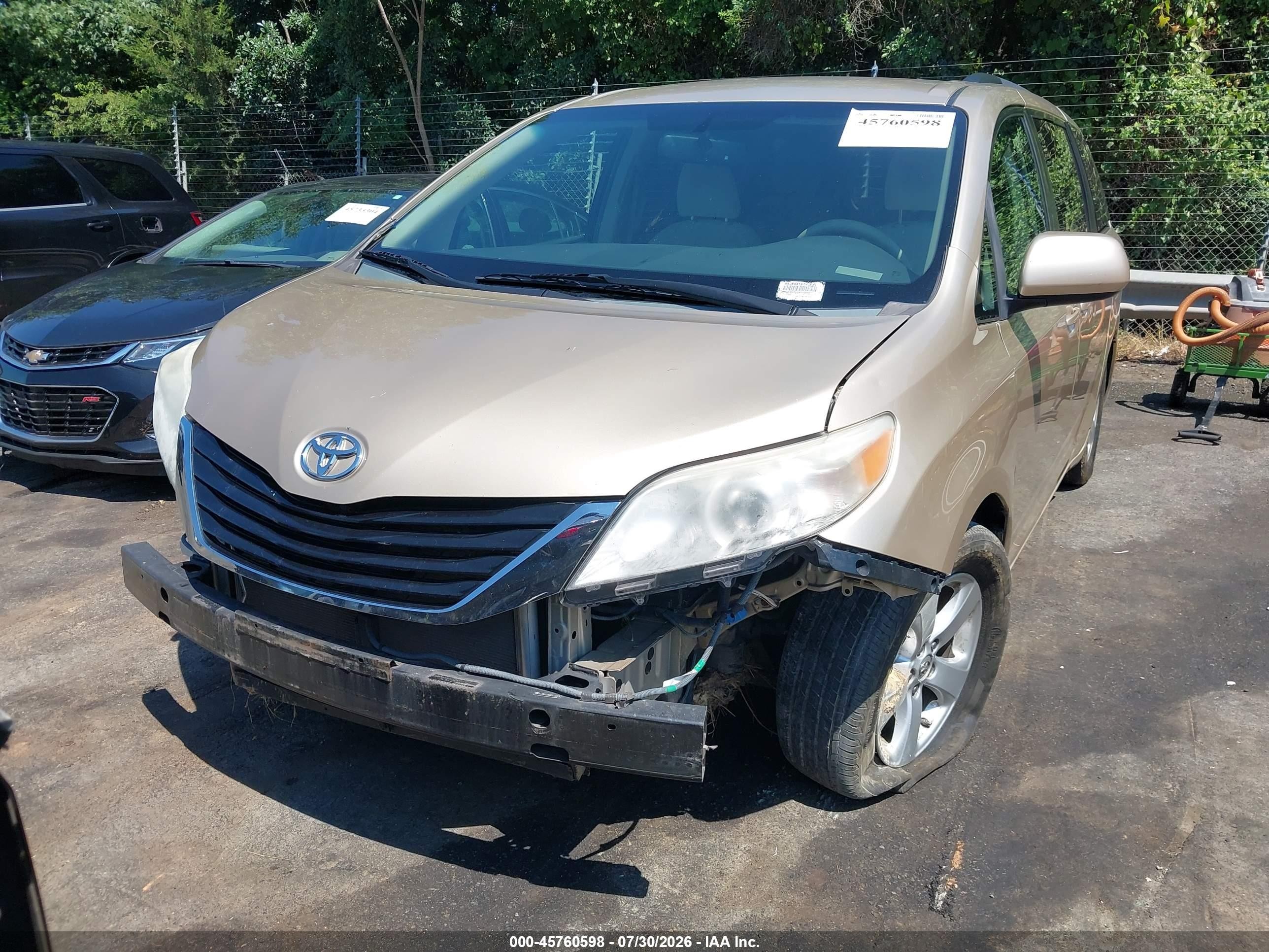 2013 Toyota Sienna Le V6 8 Passenger Gold vin: 5TDKK3DC0DS333634