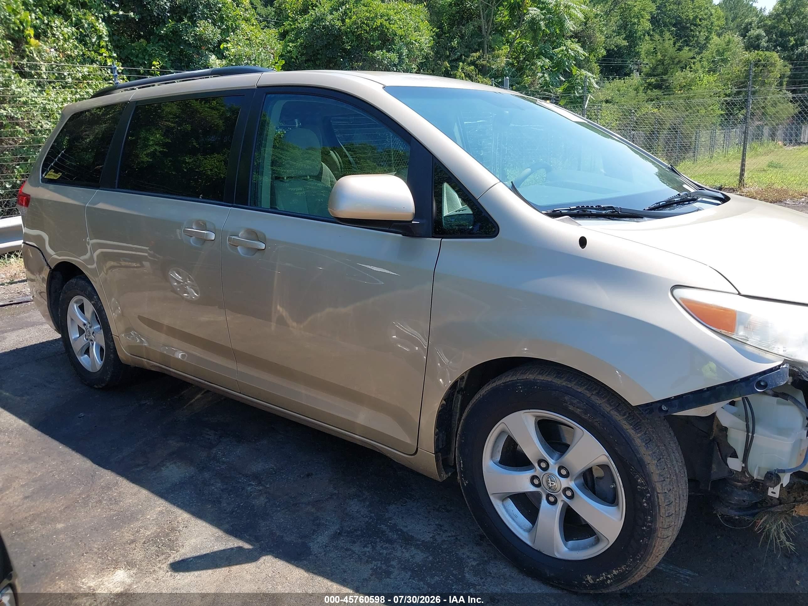 2013 Toyota Sienna Le V6 8 Passenger Gold vin: 5TDKK3DC0DS333634