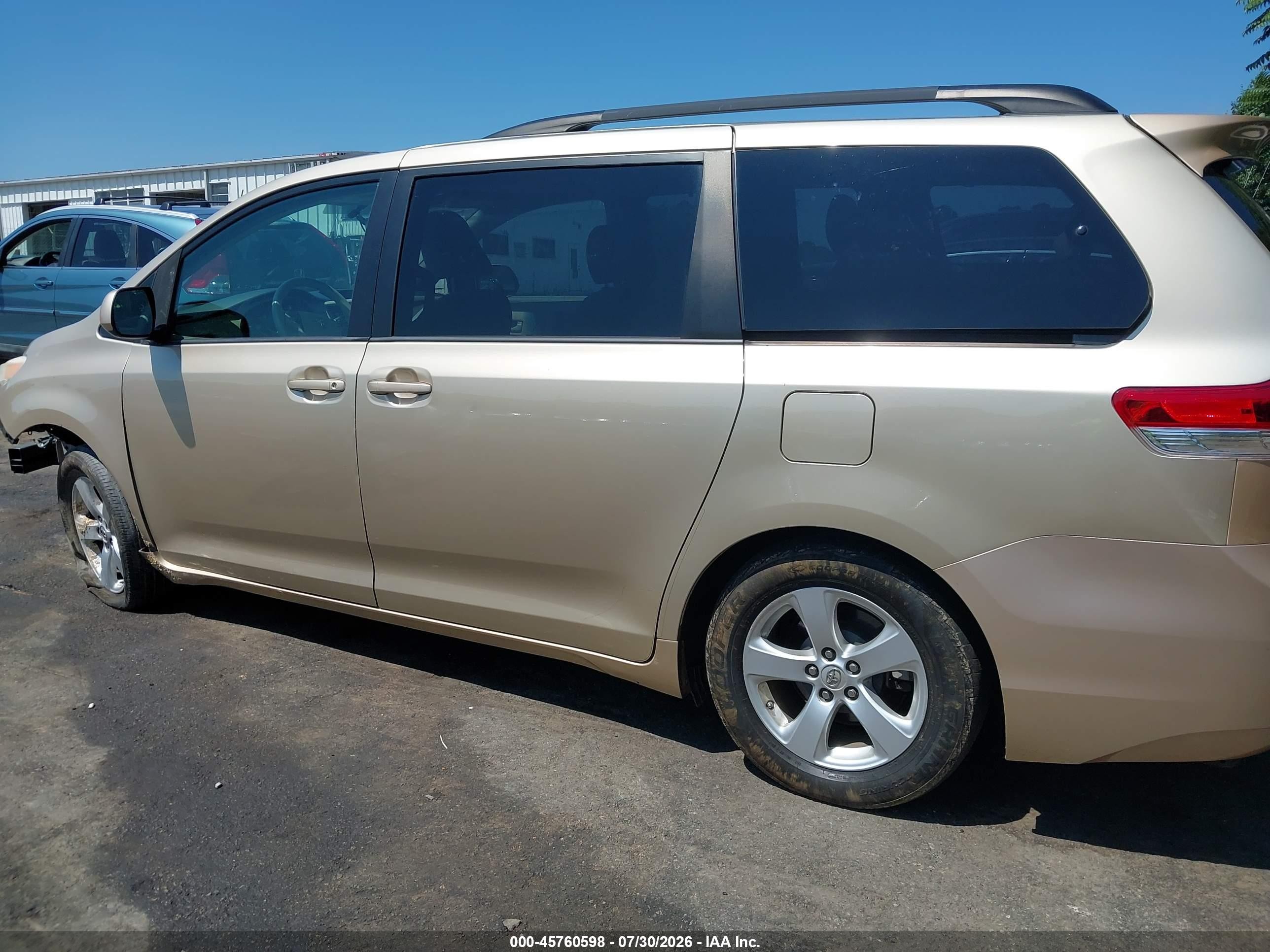 2013 Toyota Sienna Le V6 8 Passenger Gold vin: 5TDKK3DC0DS333634