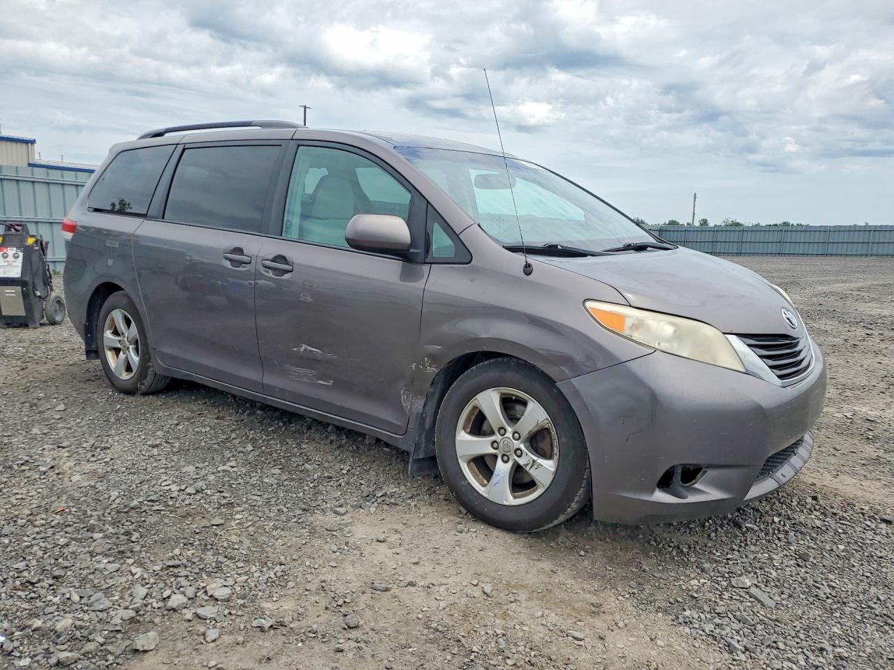 2013 Toyota Sienna Le Gray vin: 5TDKK3DC0DS339188