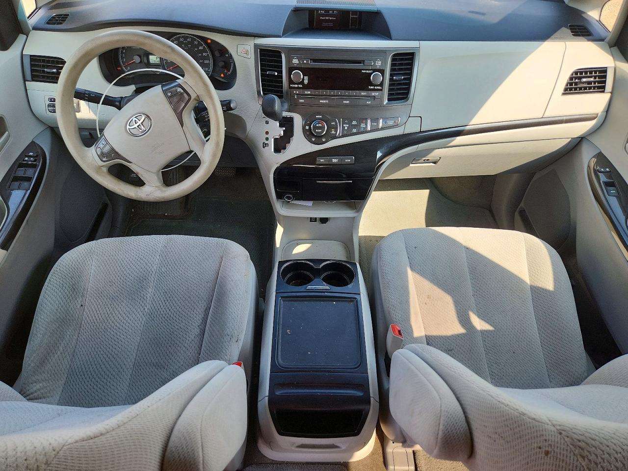2013 Toyota Sienna Le White vin: 5TDKK3DC0DS345881