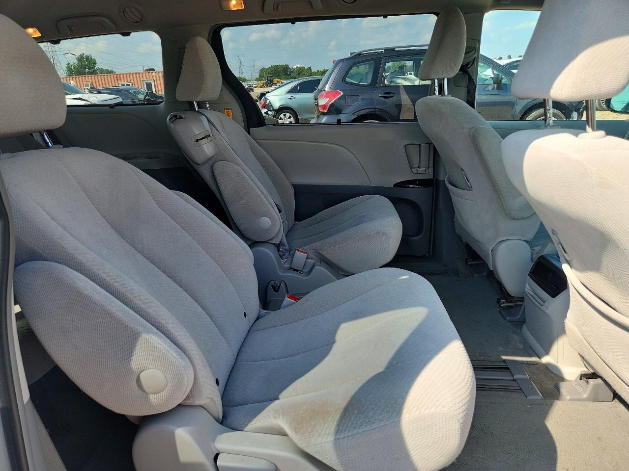 2013 Toyota Sienna Le White vin: 5TDKK3DC0DS345881